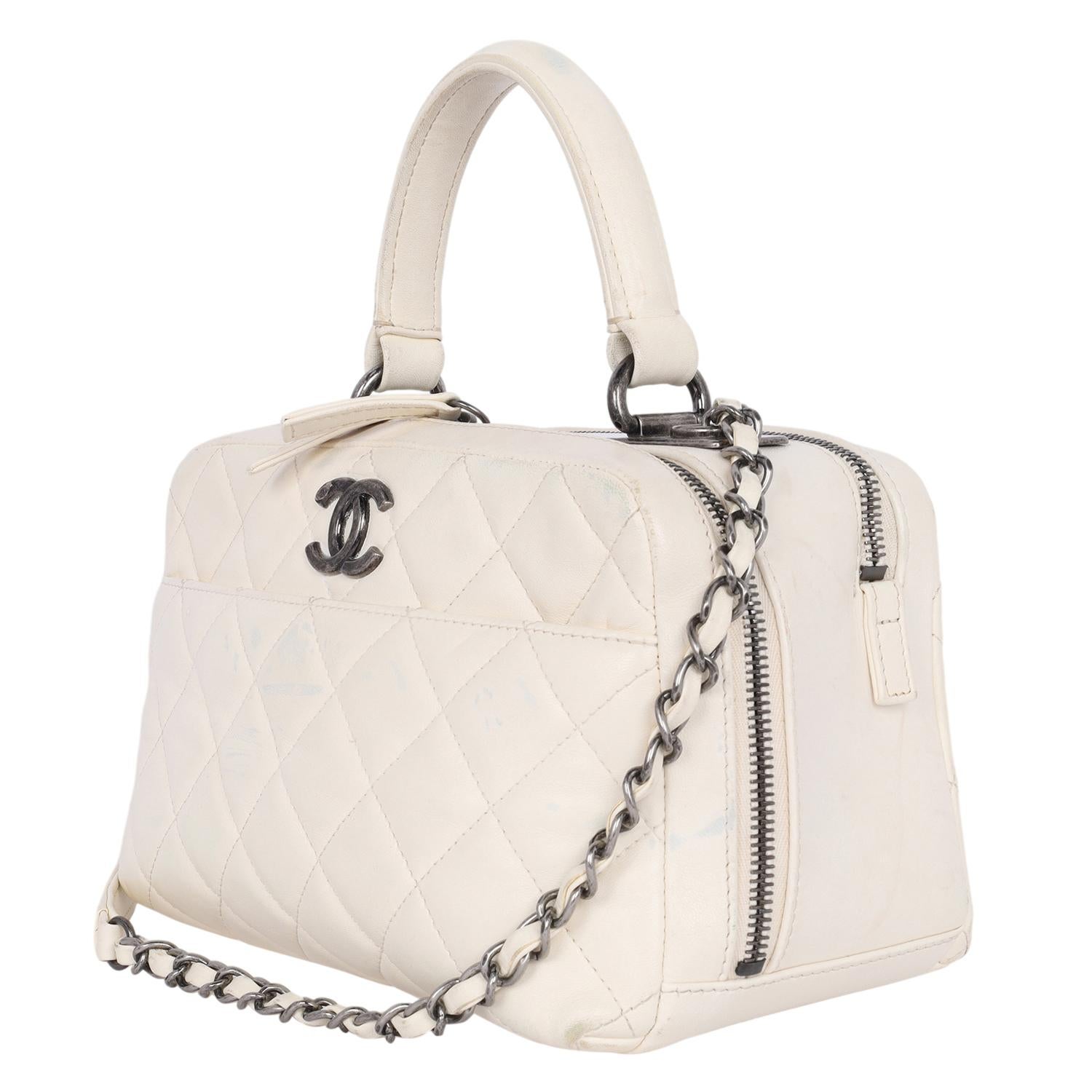 Chanel Lambskin Quilted Top Handle Vanity Case White For Sale 1