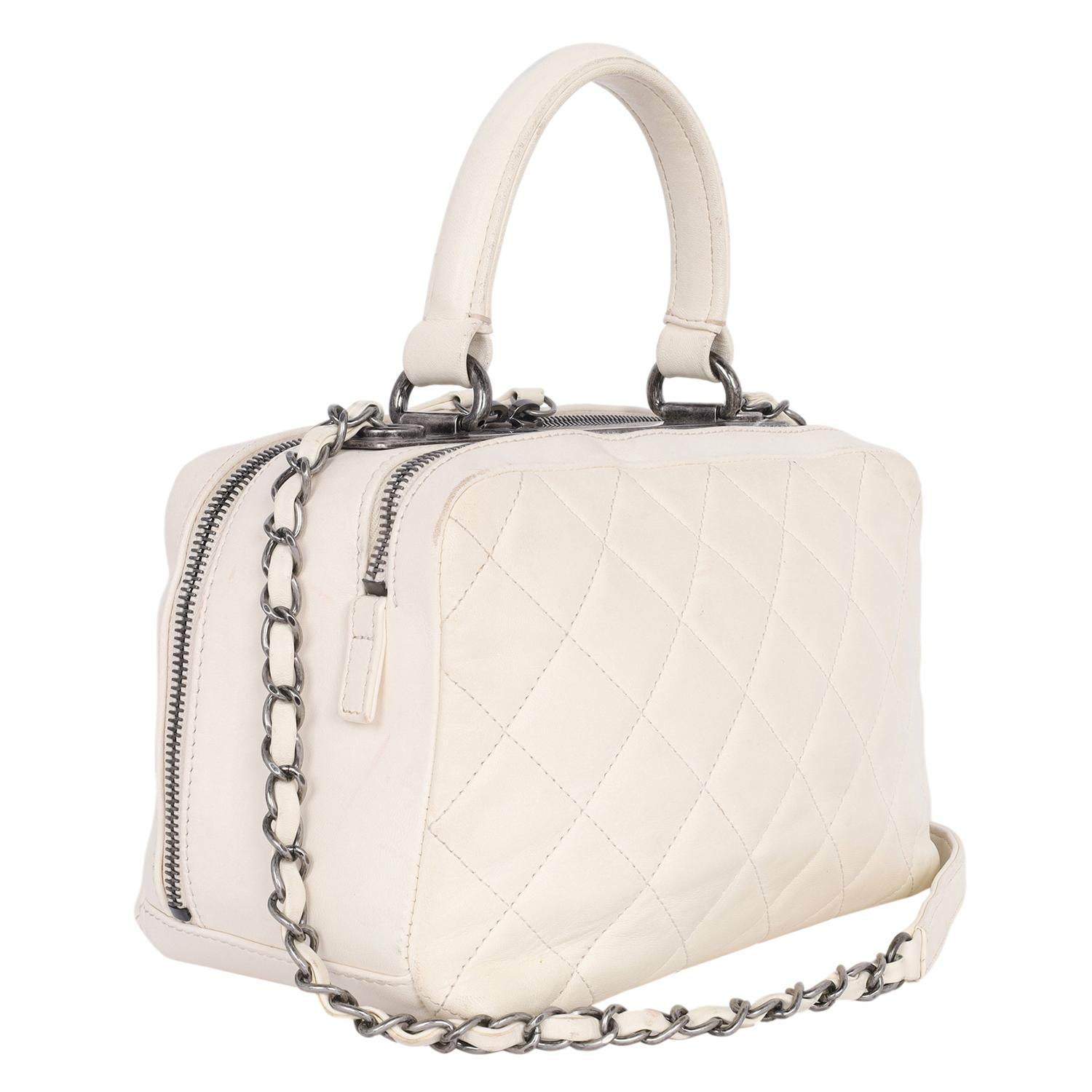 Chanel Lambskin Quilted Top Handle Vanity Case White For Sale 3
