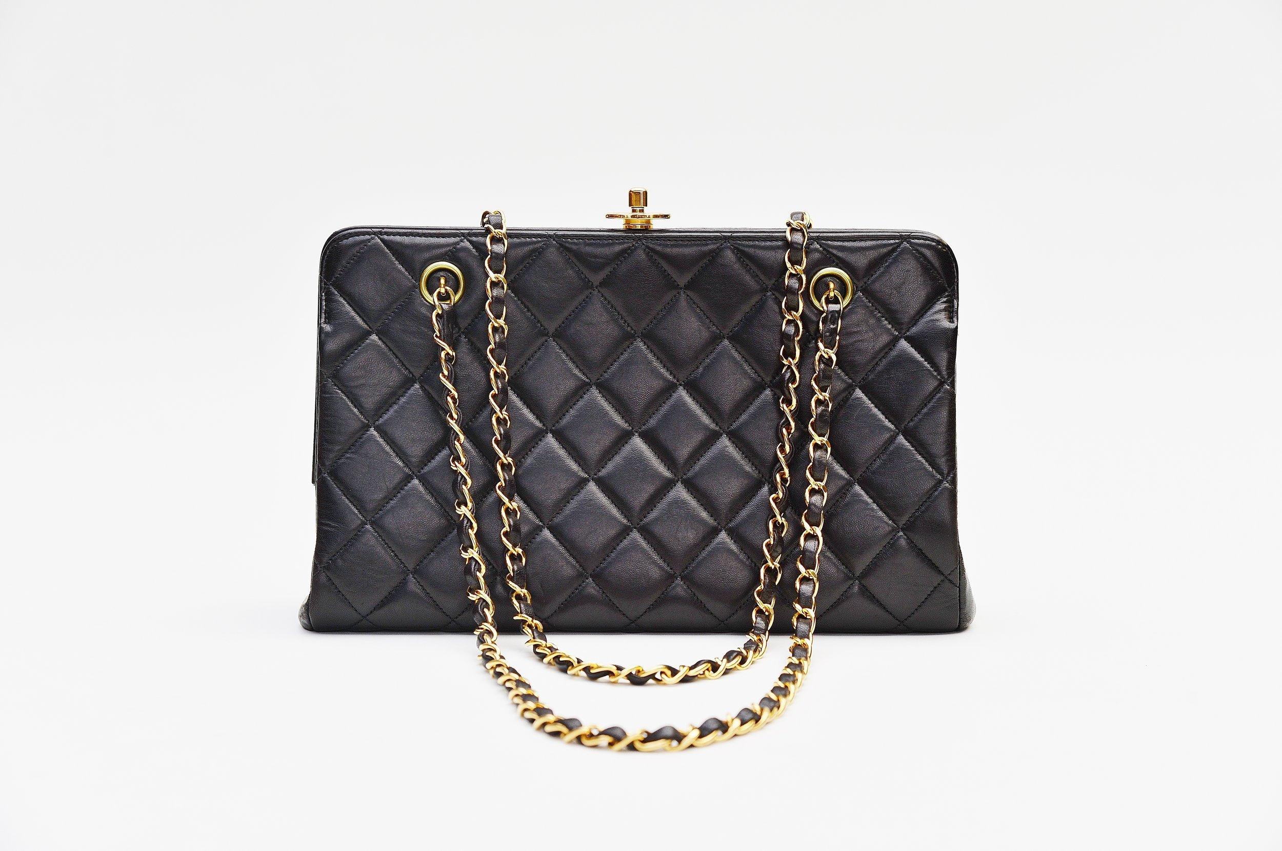 From the collection of Savineti we offer this Chanel Lambskin Shoulder Bag with CC top lock
-	Brand: Chanel 
-	Model: Vintage Shoulder bag with CC top lock 
-	Year: 1960s
-	Condition: Good 
-	Materials: Lambskin Leather, Gold Hardware (24k