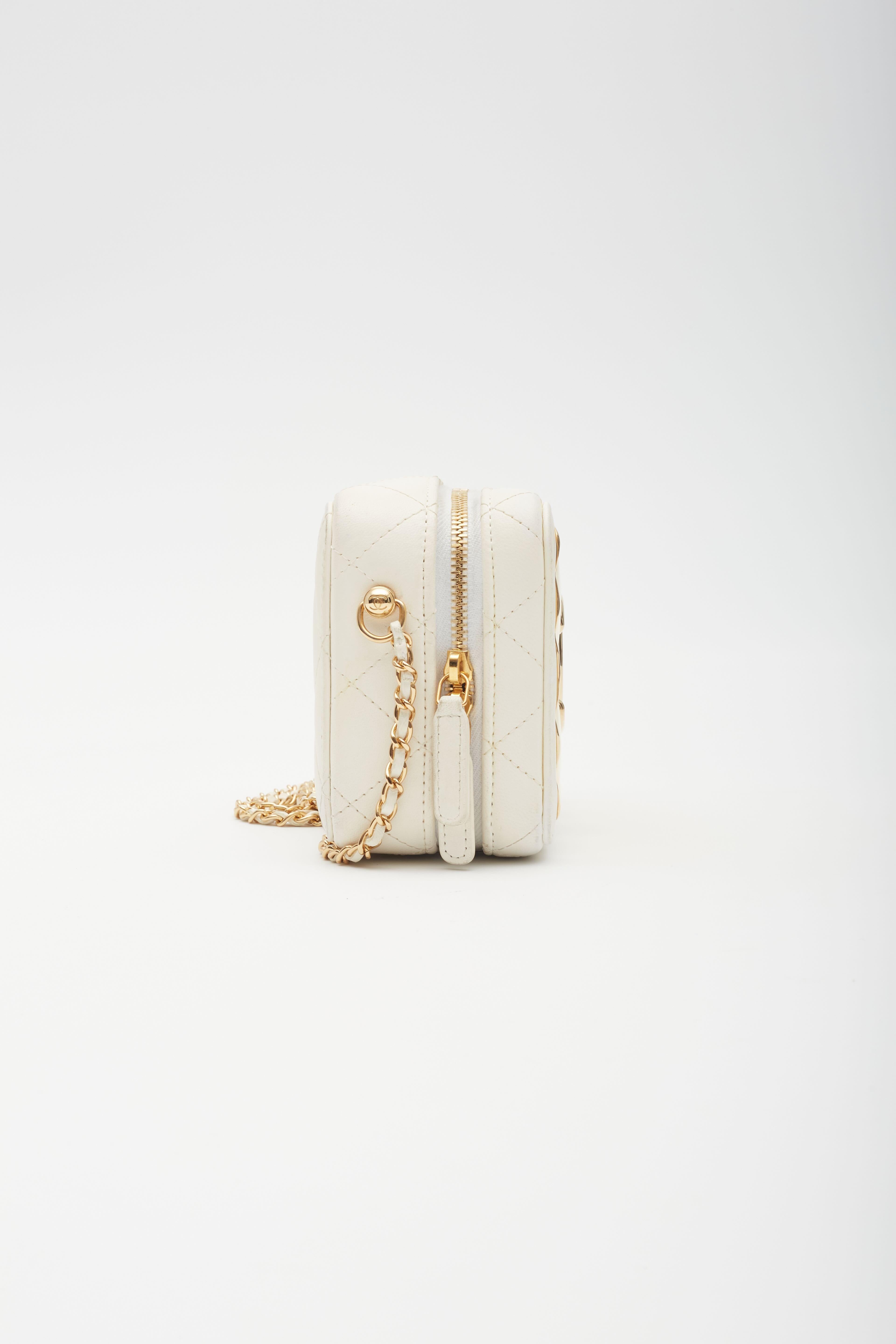 Chanel Lambskin White Golden Plate Vanity Shoulder Bag For Sale 2