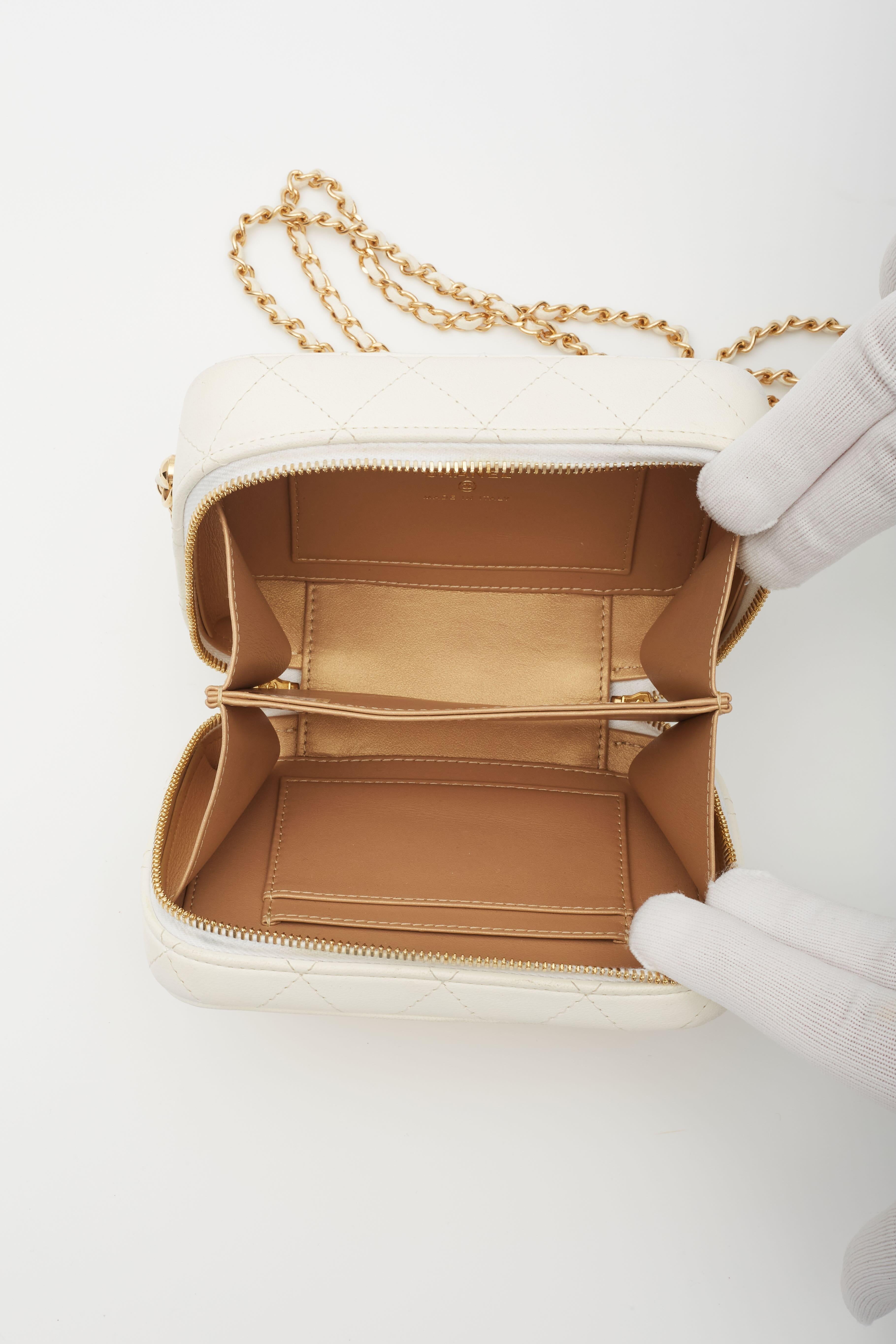 Chanel Lambskin White Golden Plate Vanity Shoulder Bag For Sale 4