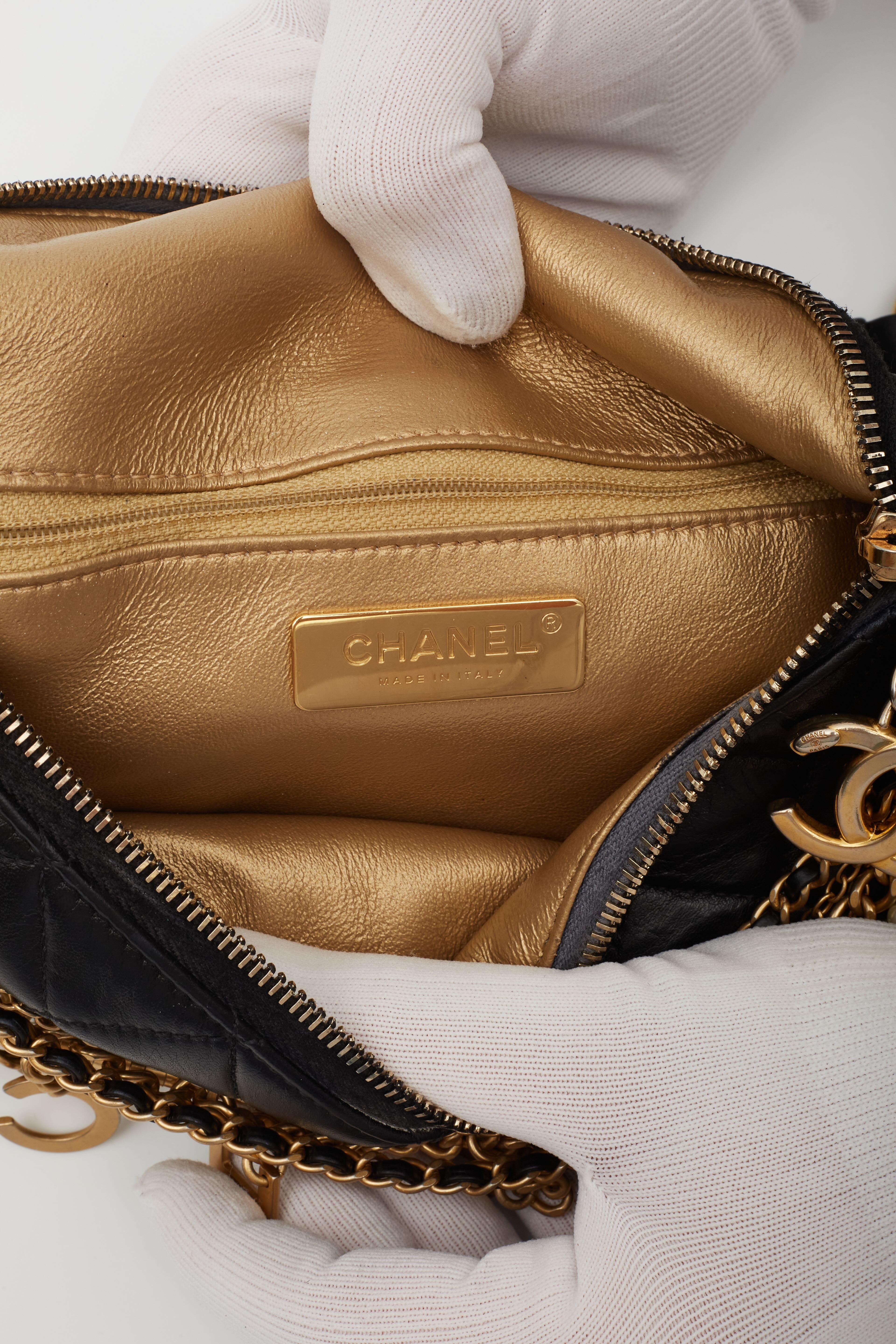 Chanel sac ceinture en cuir d'agneau blanc matelassé « All About Chains » 5
