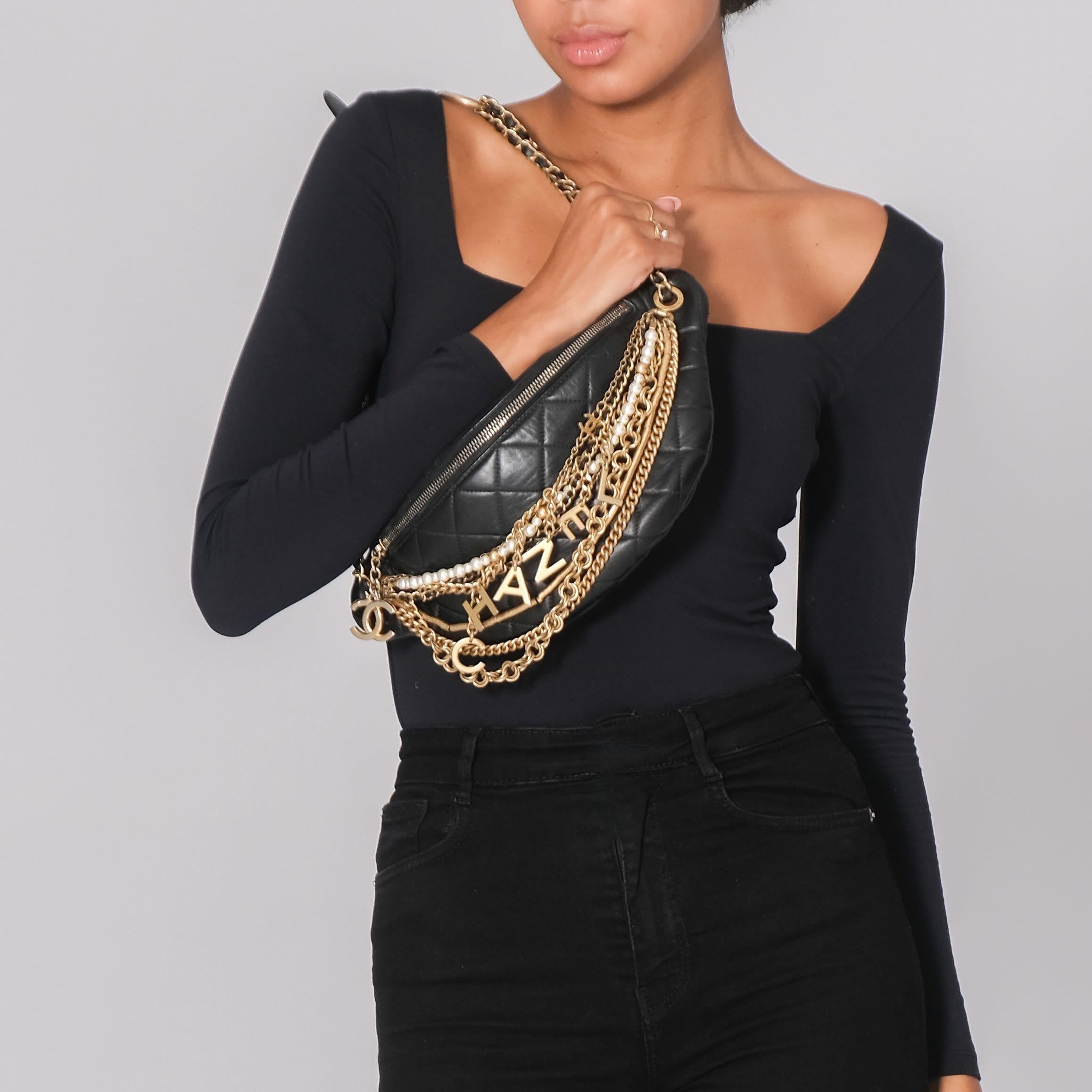 Noir Chanel sac ceinture en cuir d'agneau blanc matelassé « All About Chains »