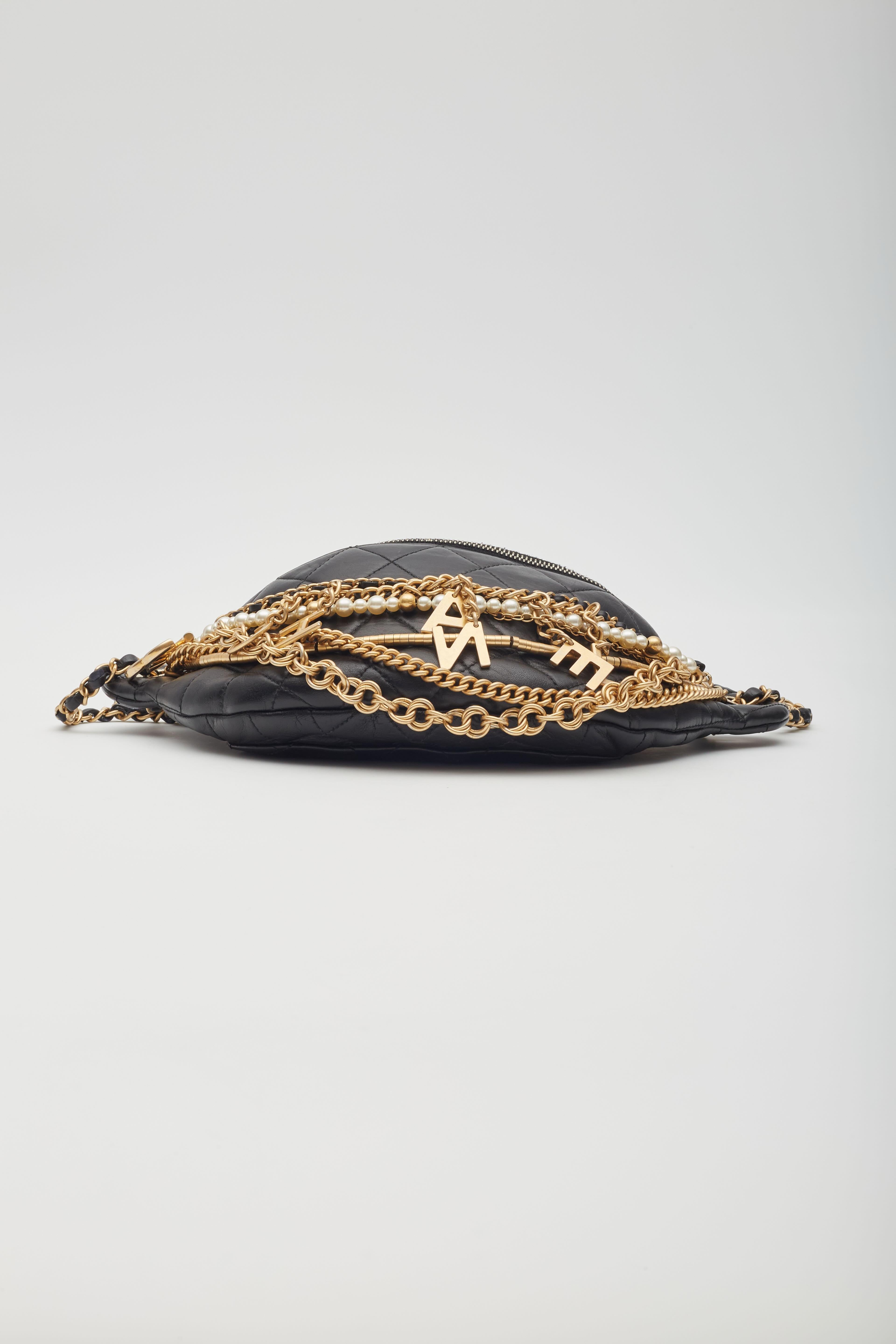  Chanel sac ceinture en cuir d'agneau blanc matelassé « All About Chains » Pour femmes 