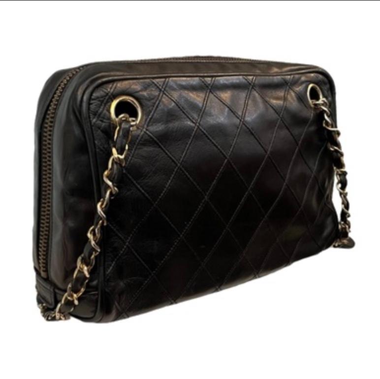 CHANEL Lambskin Diamond Stitch Camera Bag

FEATURES

Lambskin Diamond Stitch Exterior 
Leather Interior 
Double Chain Straps with Leather, Drop 18”
CC Logo Zipper Pull
Zip Closure
Interior Side Zip Pocket
Dimensions 10”x6”x3.5”

Very Good