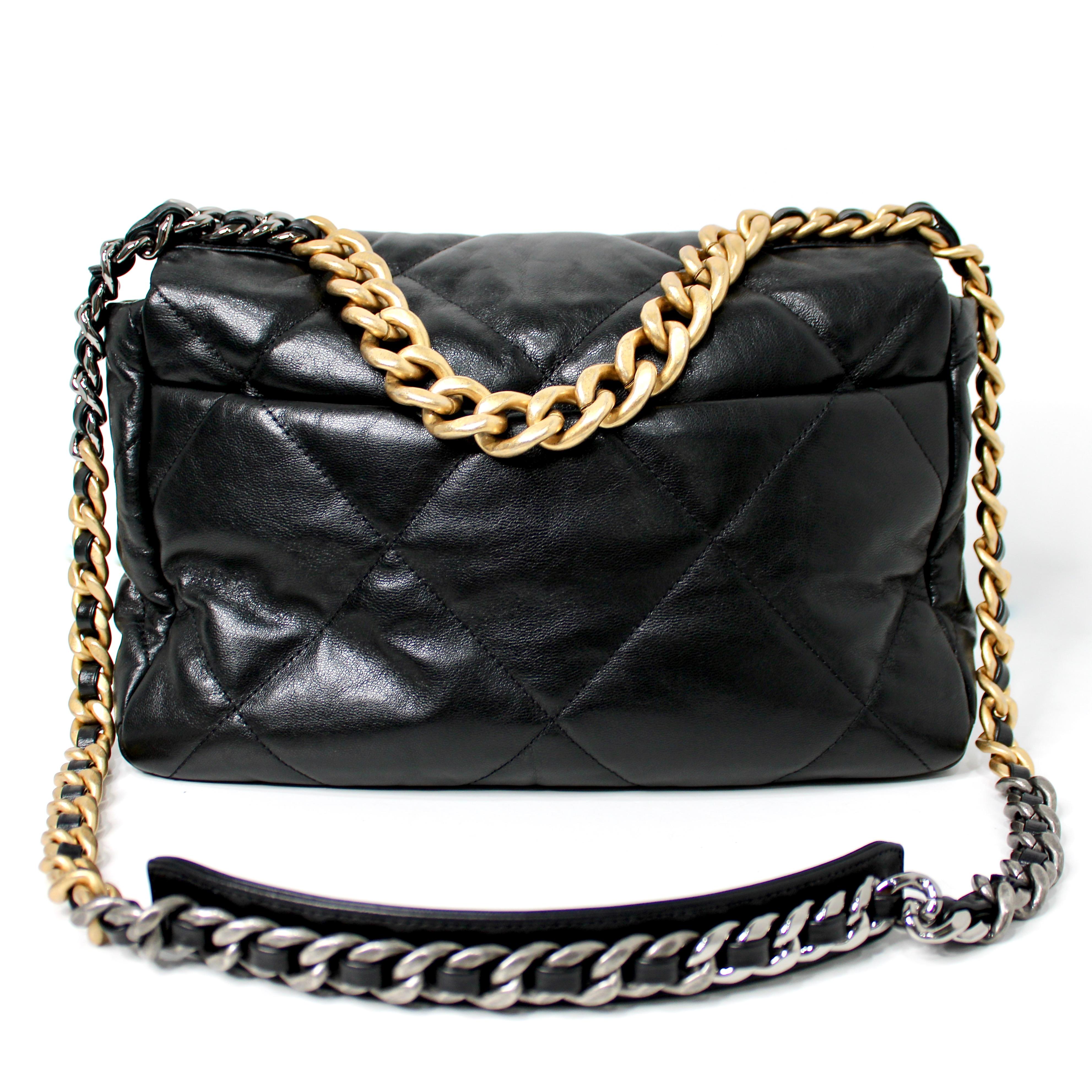 Chanel borsa grande 19 nera trapuntata in pelle d'agnello lucida In condizioni buone in vendita a Scottsdale, AZ