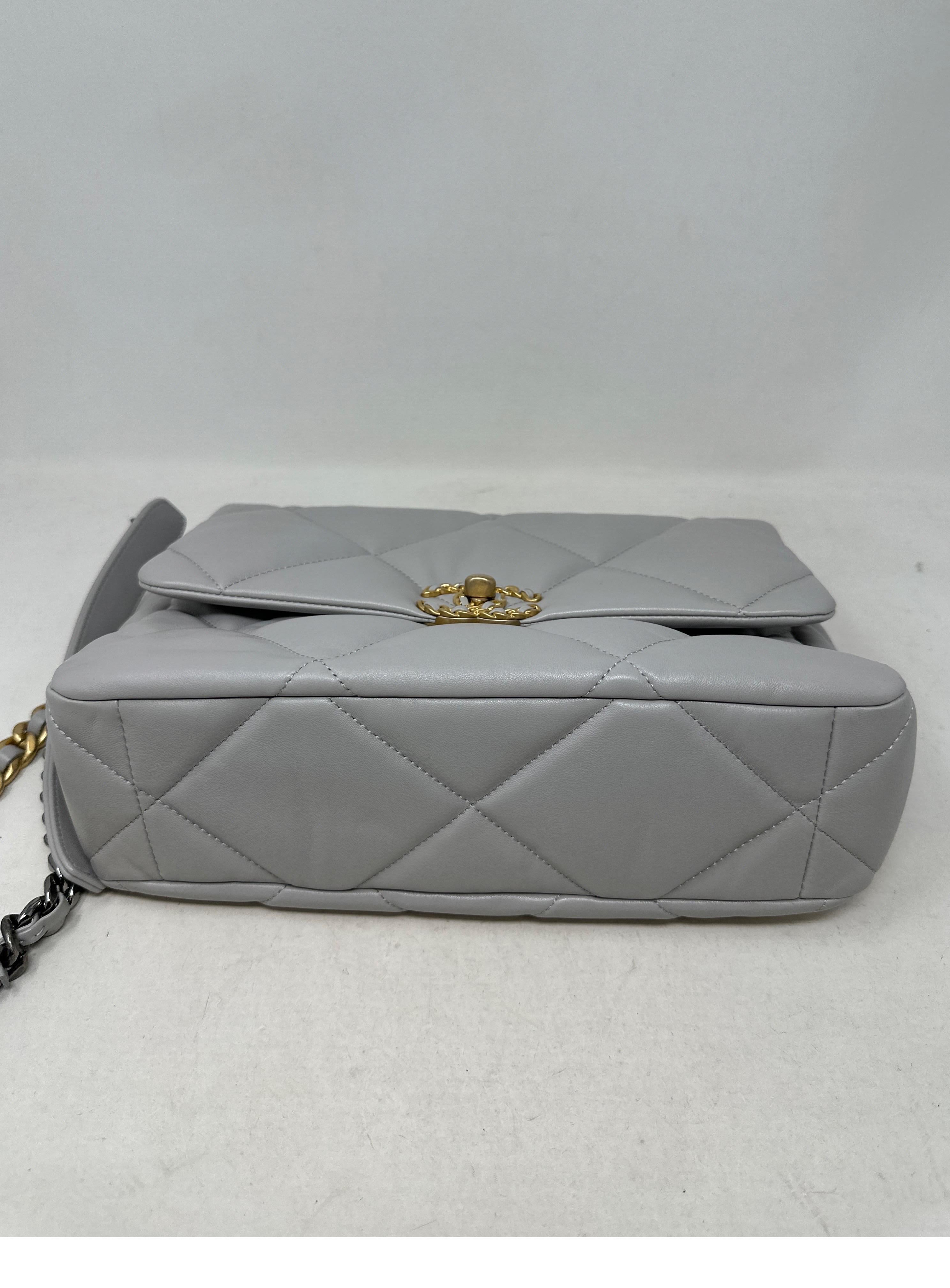 Chanel Large 2019 Grey Bag  For Sale 4