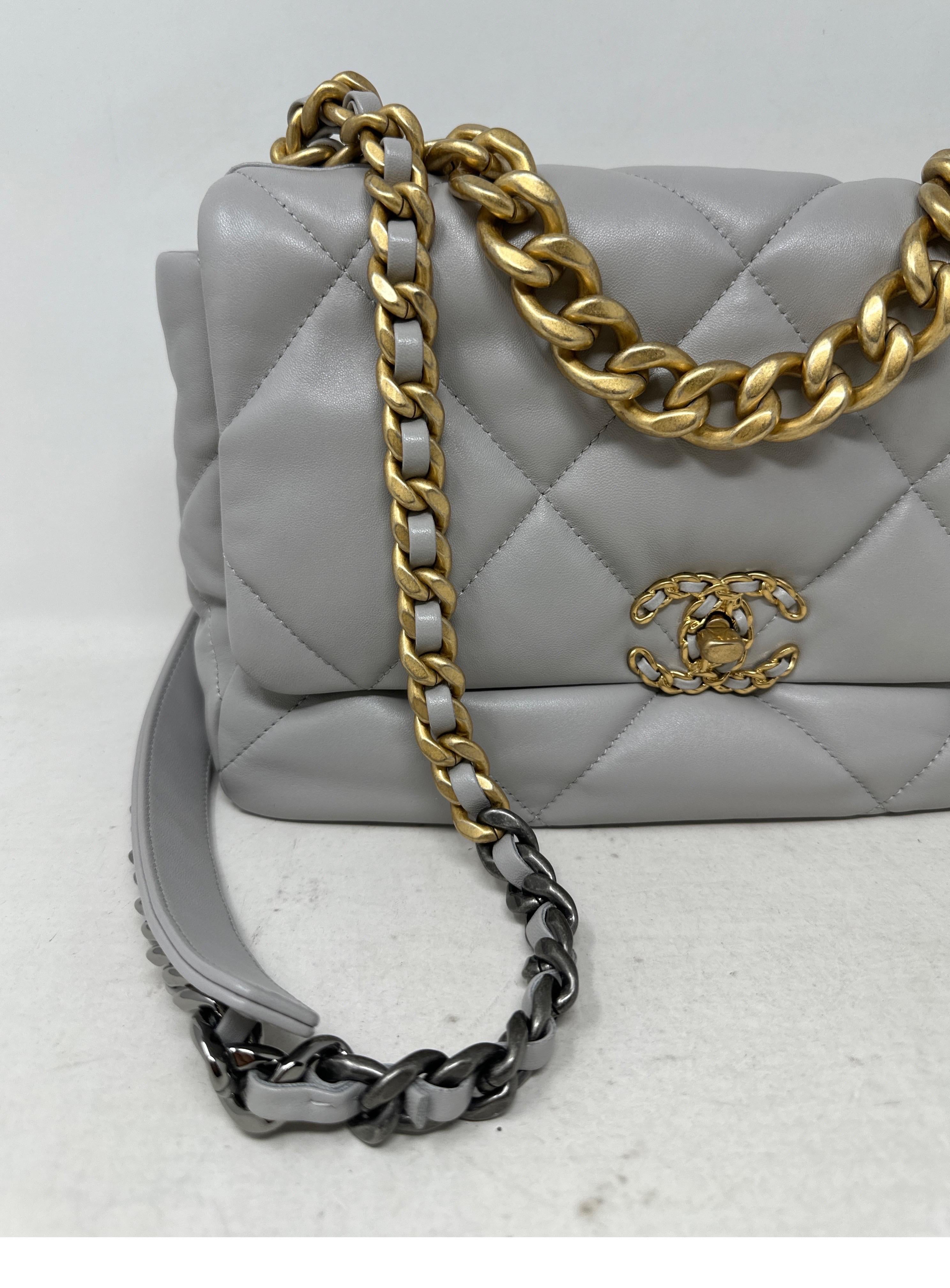 Chanel Große Tasche 2019 Grau  im Zustand „Neu“ in Athens, GA