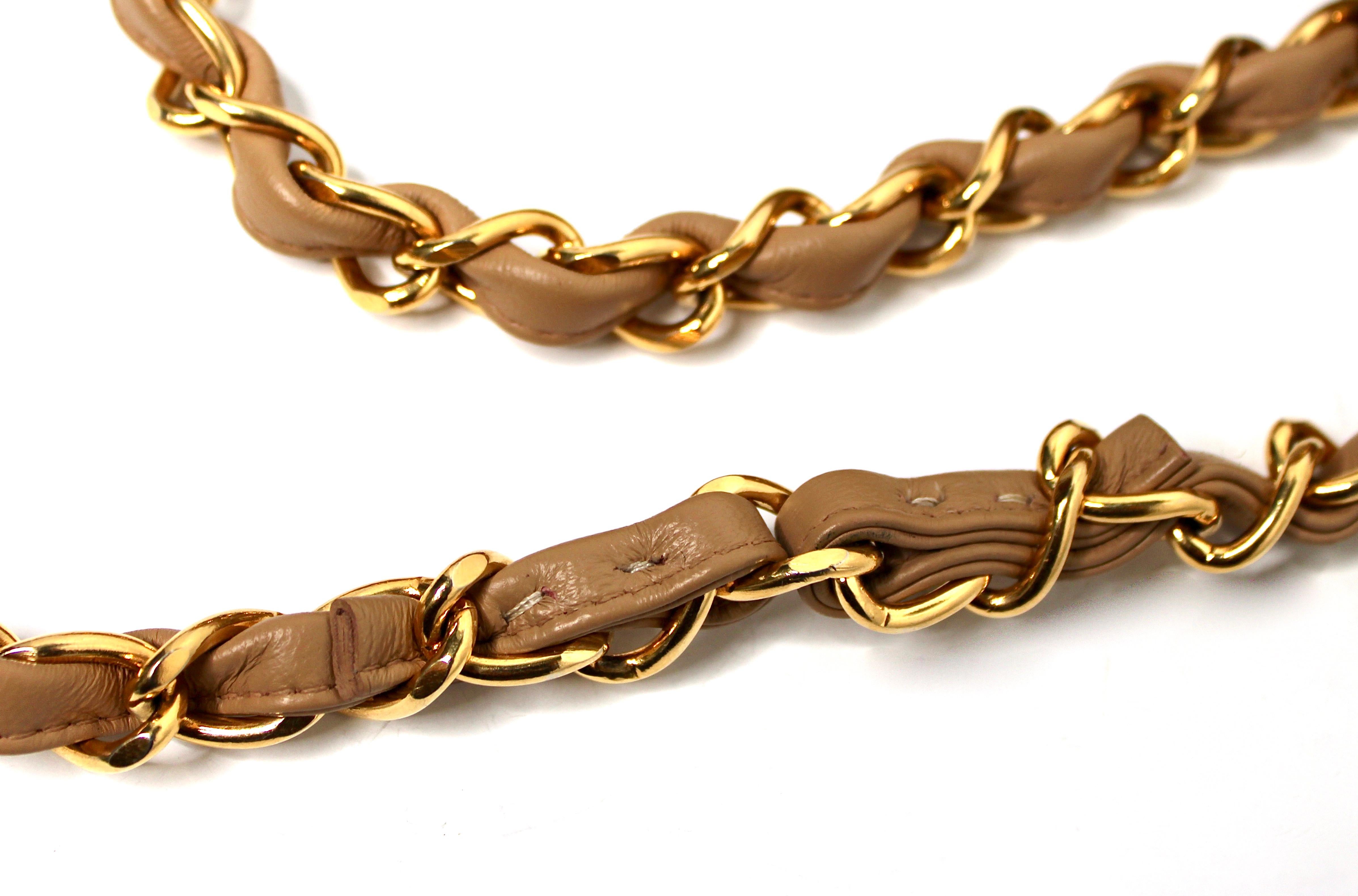 Chanel - Grand sac à main en cuir d'agneau matelassé beige à rabat unique circa 1994-96 en vente 3