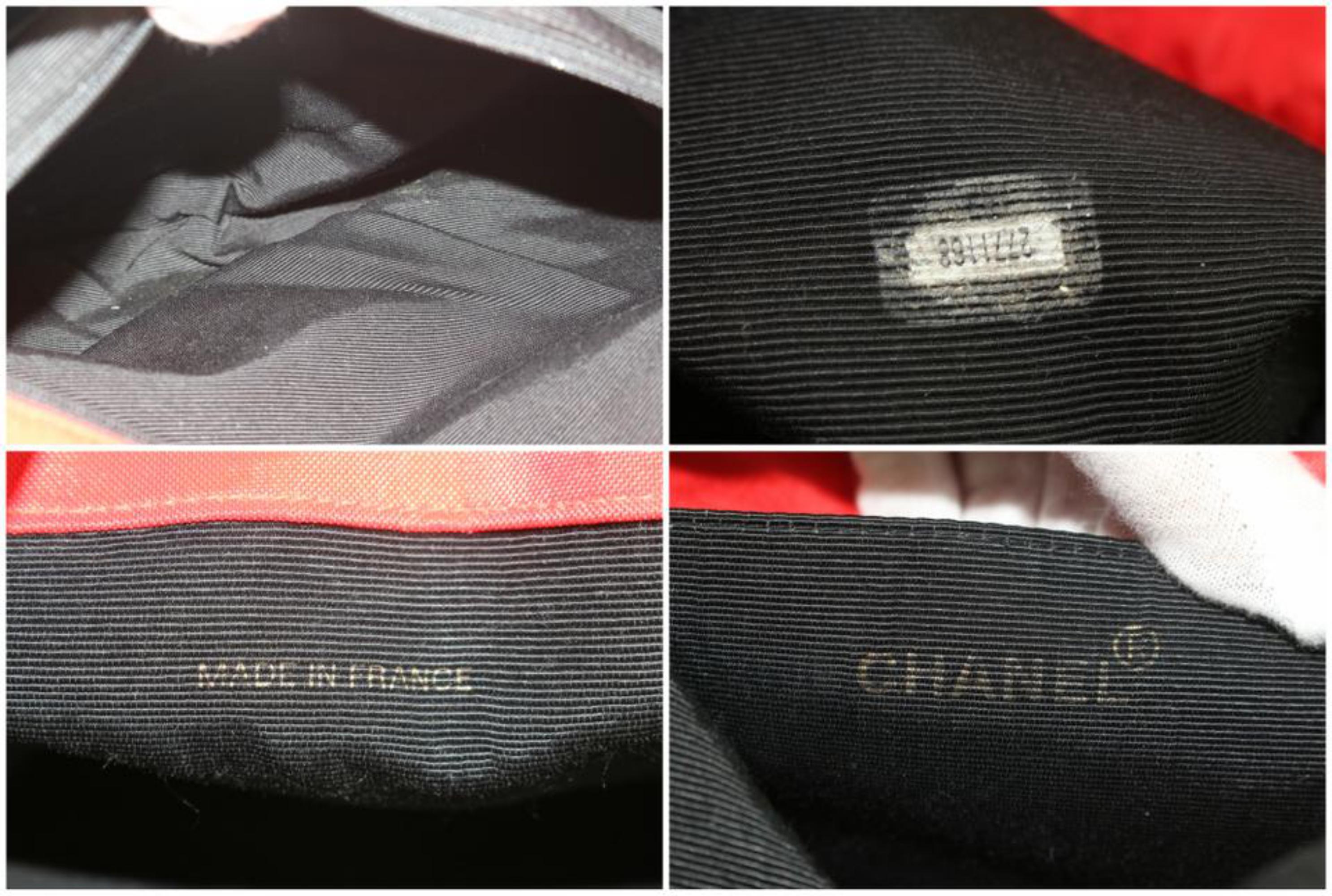 Chanel Large Bicolor Cc Logo Chain 20cz1106 Red Nylon Tote In Good Condition For Sale In Forest Hills, NY