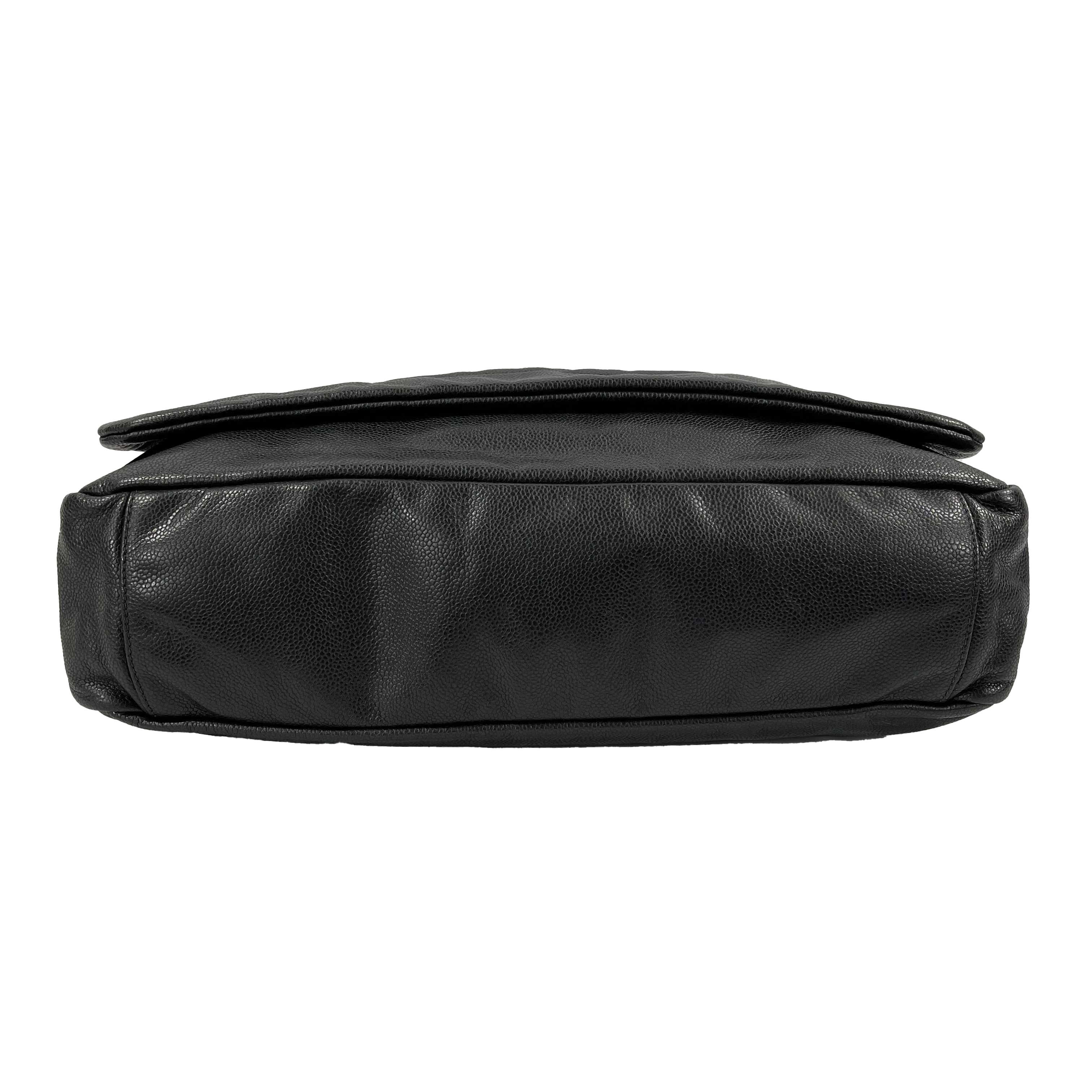 CHANEL Large Black CC Caviar Flap 31 Matte Silver Chain Strap Shoulder Bag In Excellent Condition In Sanford, FL