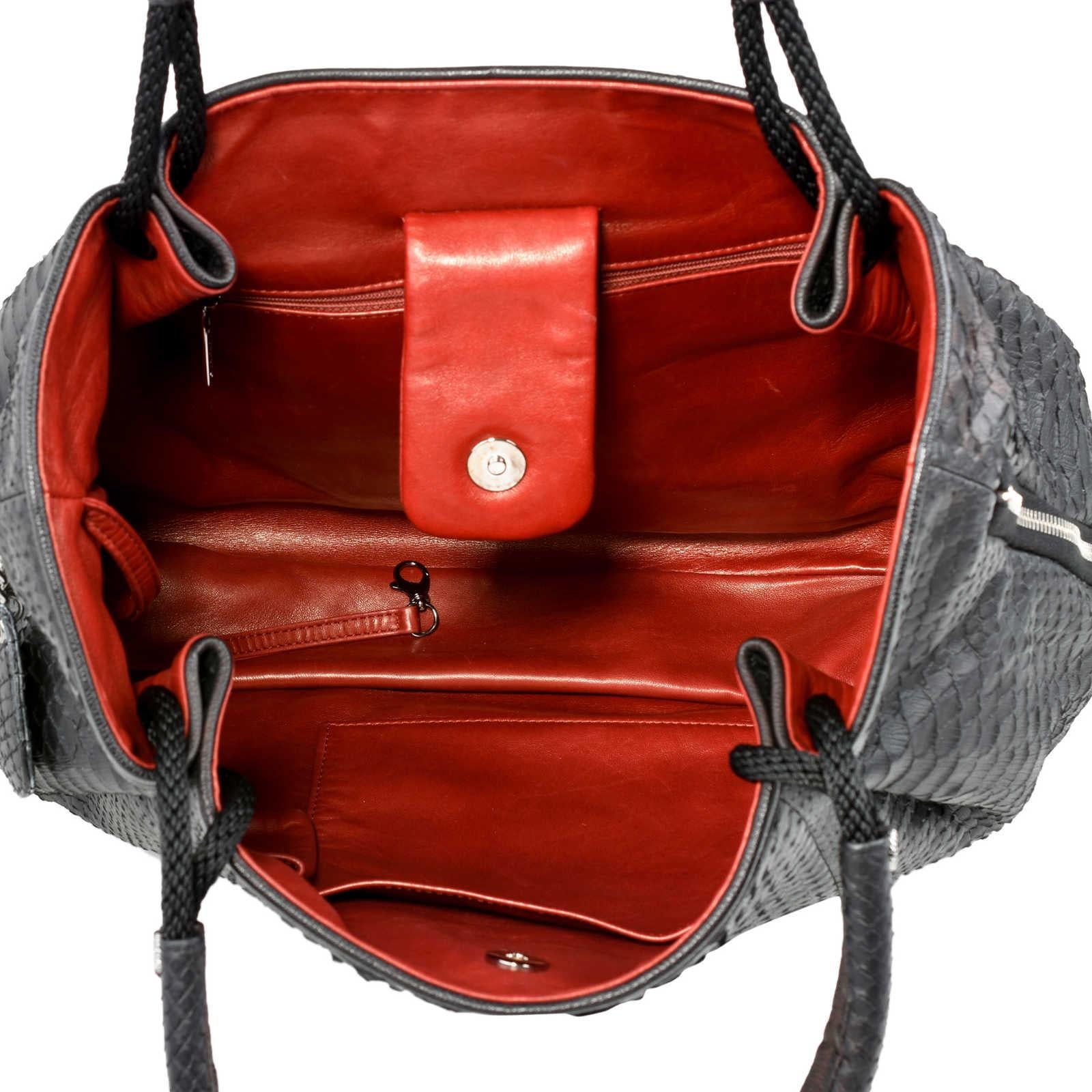 Chanel Grande Shopper Classica Nera con cerniera espandibile Tote in pitone in vendita 6