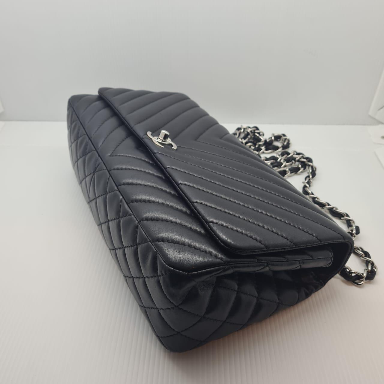 Chanel Large Black Lambskin Chevron Quilted Single Flap Bag In Good Condition For Sale In Jakarta, Daerah Khusus Ibukota Jakarta