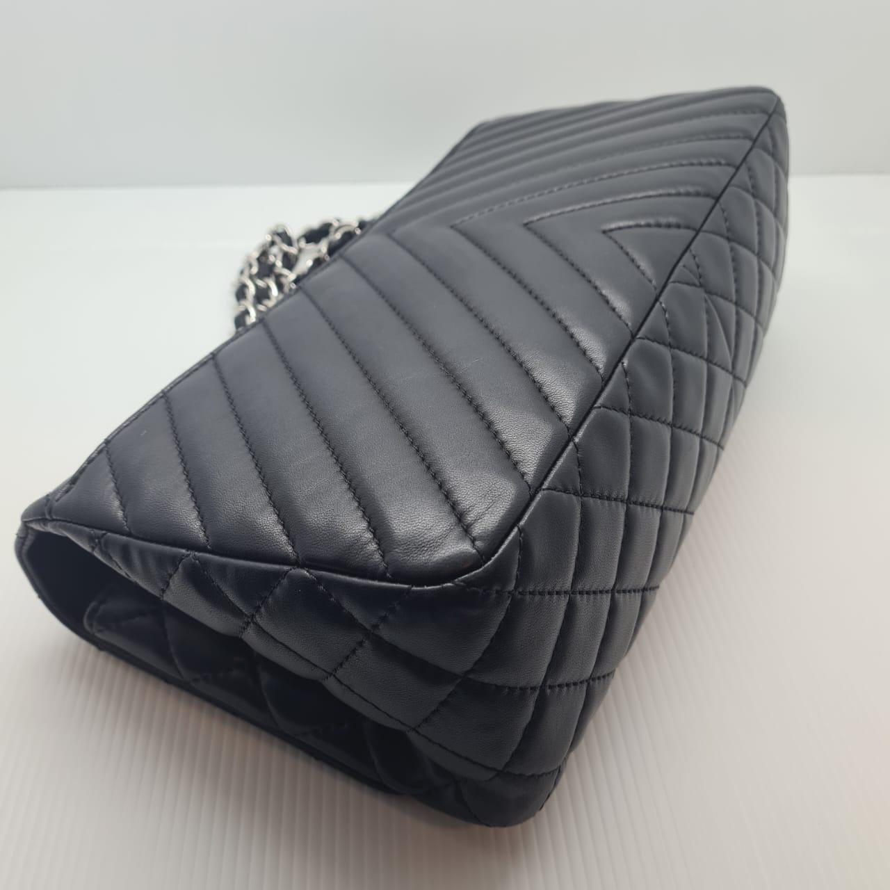 Women's or Men's Chanel Large Black Lambskin Chevron Quilted Single Flap Bag For Sale