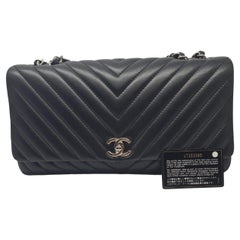 Chanel Vintage Black Chevron Calfskin Medium Classic Flap Bag ○ Labellov ○  Buy and Sell Authentic Luxury