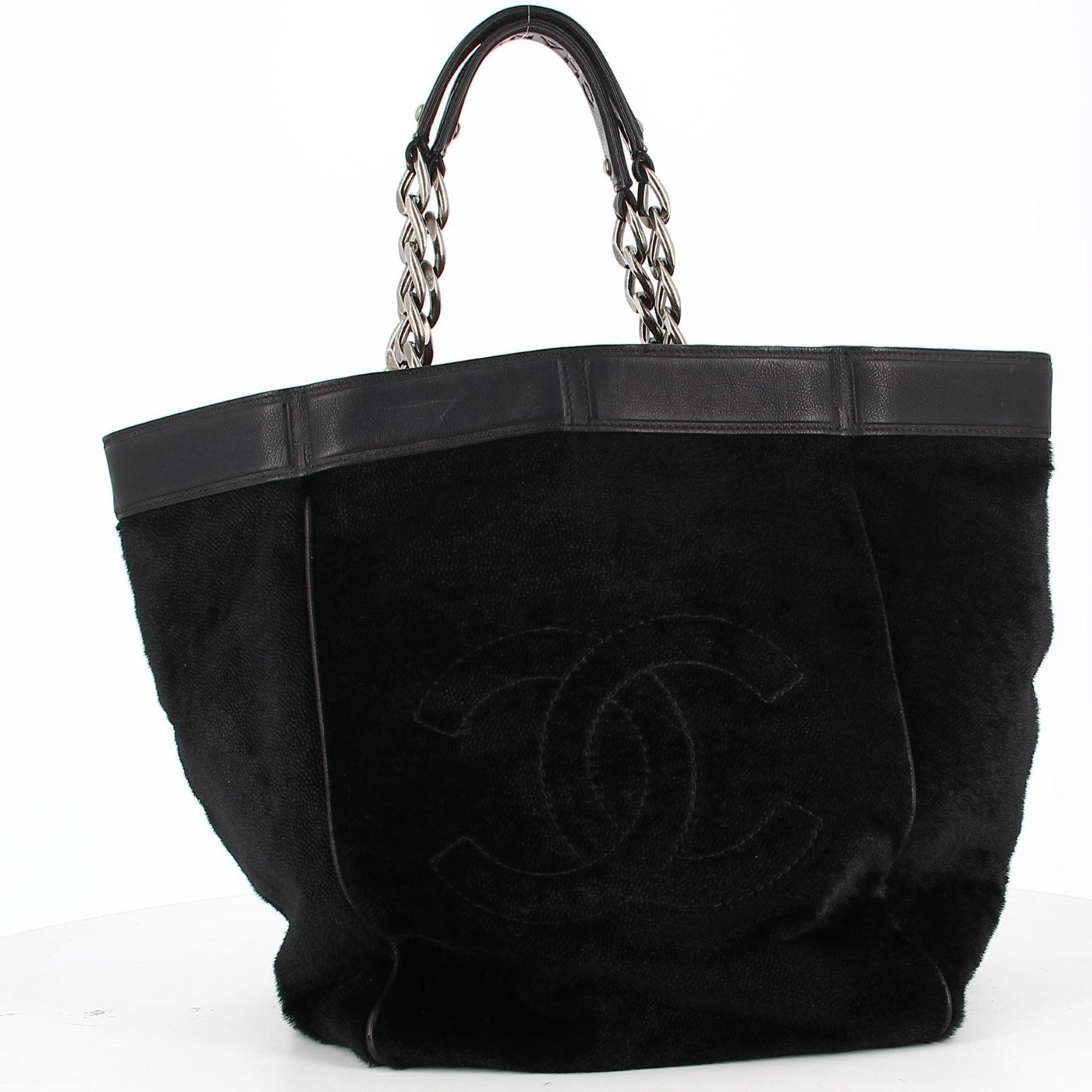 Chanel Large Black Logo Tote bag In Excellent Condition For Sale In PARIS, FR