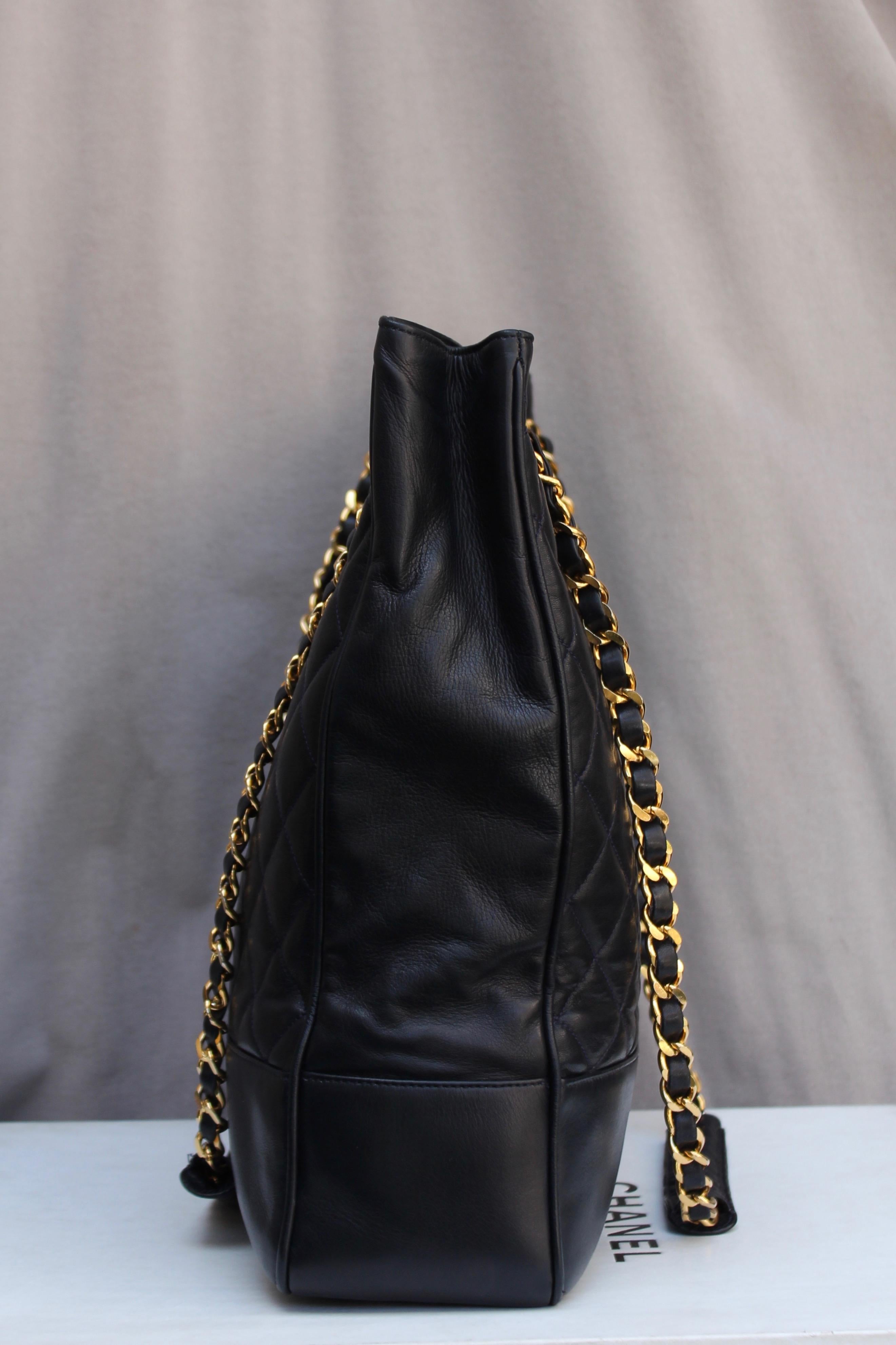 Chanel large black quilted leather bag, 1990’s In Good Condition In Paris, FR