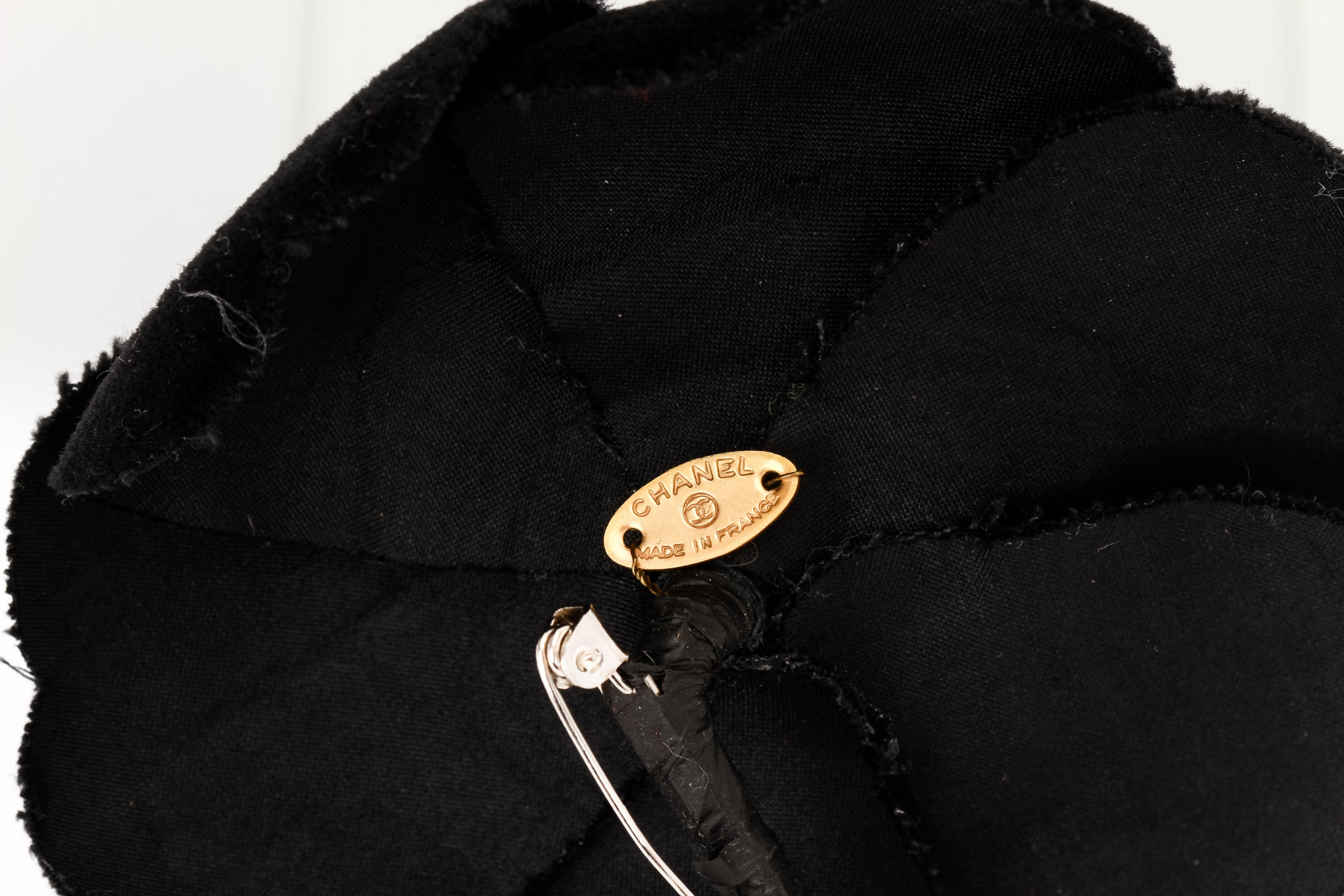 Chanel large black velvet camelia brooch In New Condition For Sale In West Hollywood, CA