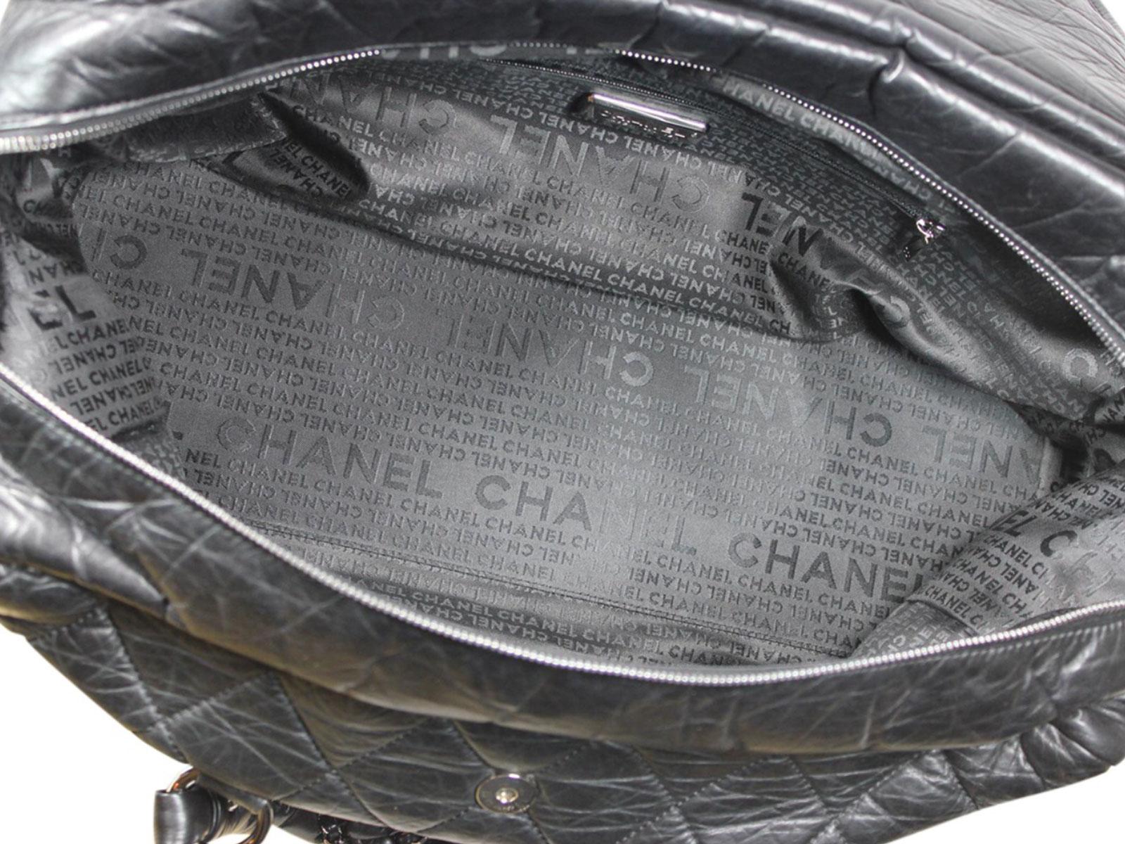 Chanel grand sac cabas en cuir de veau matelassé et vieilli en vente 6
