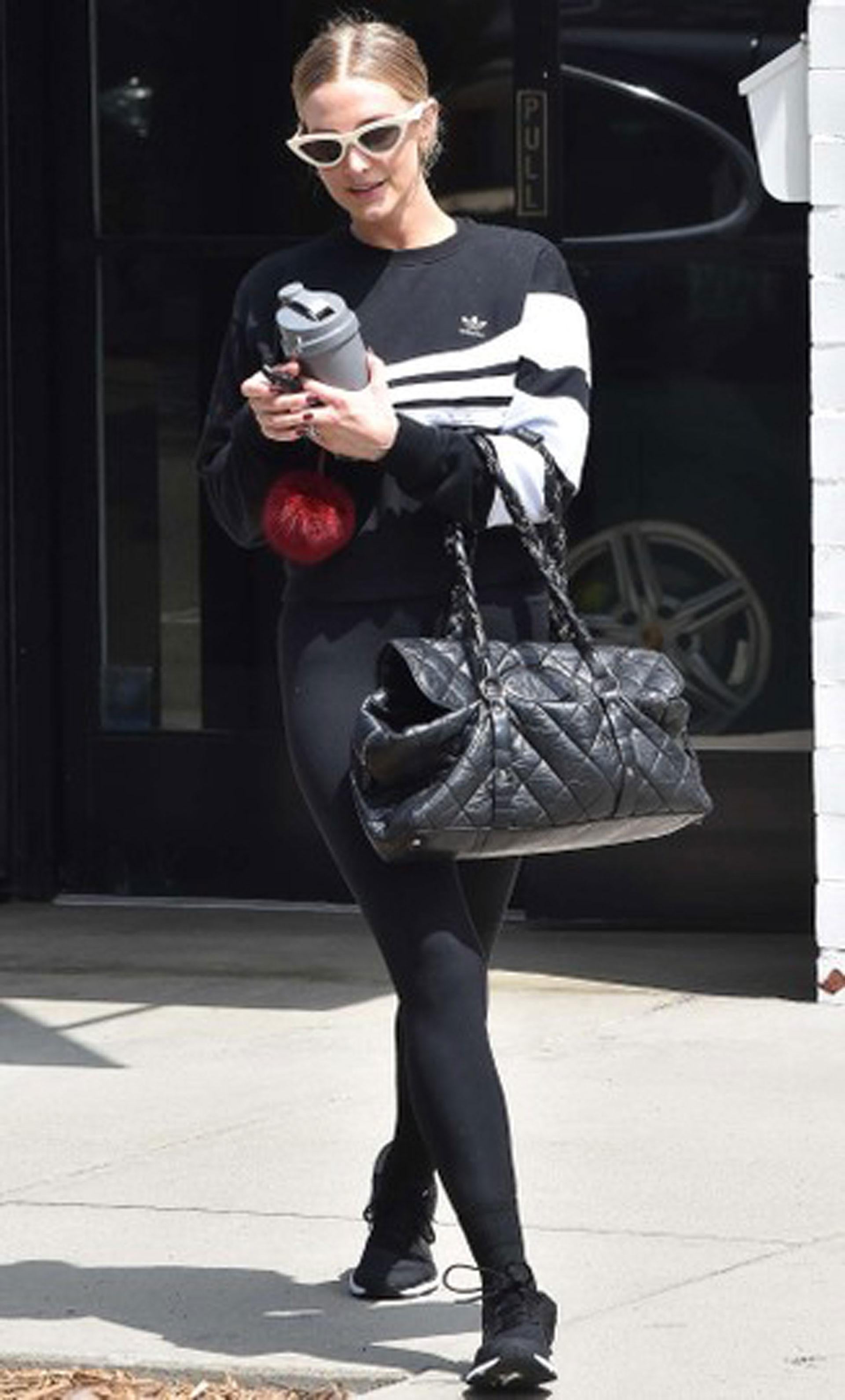 Noir Chanel grand sac cabas en cuir de veau matelassé et vieilli en vente