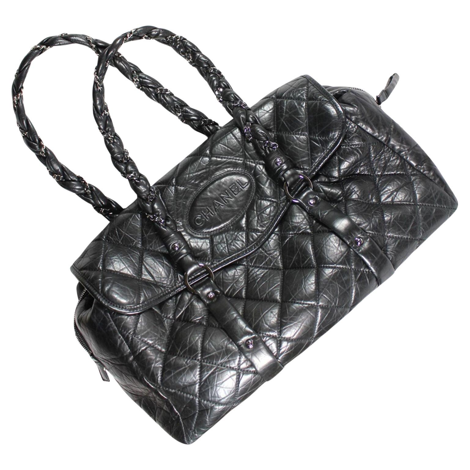 Chanel grand sac cabas en cuir de veau matelassé et vieilli Unisexe en vente