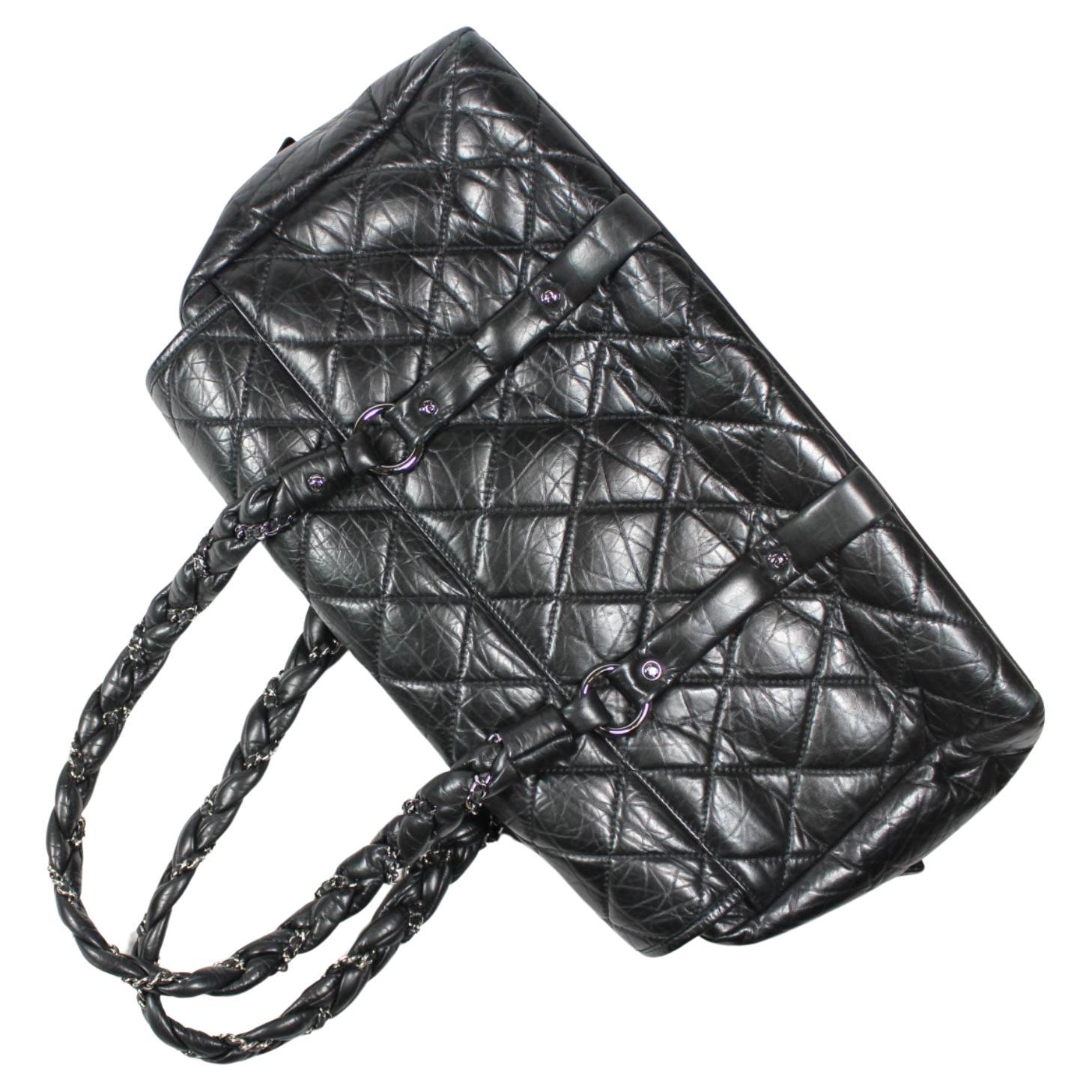 Chanel grand sac cabas en cuir de veau matelassé et vieilli en vente 1