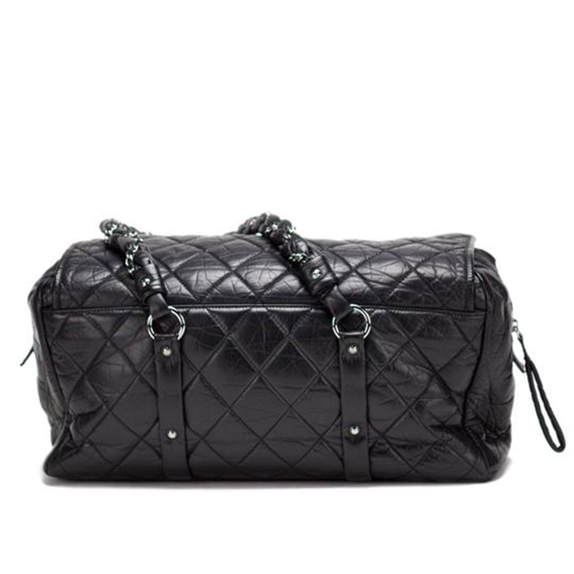 Chanel grand sac cabas en cuir de veau matelassé et vieilli en vente 4