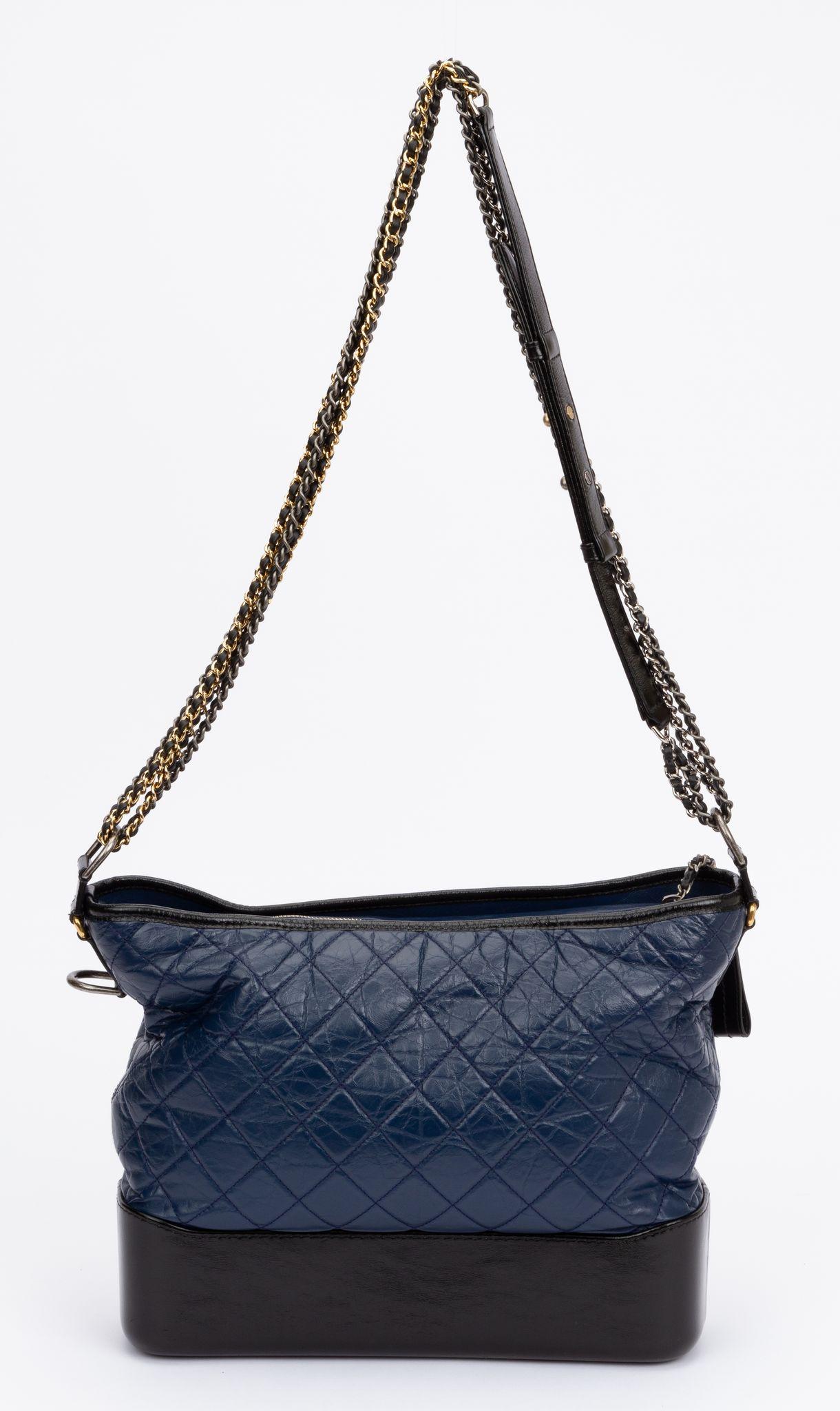 Chanel Große blau-schwarze Gabrielle-Tasche (Schwarz) im Angebot