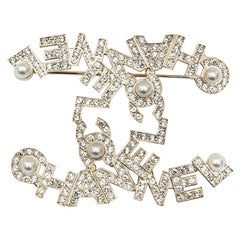 CHANEL Large CC Brooch in Gilt Metal, Pearls and Rhinestones