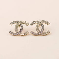 Chanel Großer CC Kristall-Perlen-Ohrring