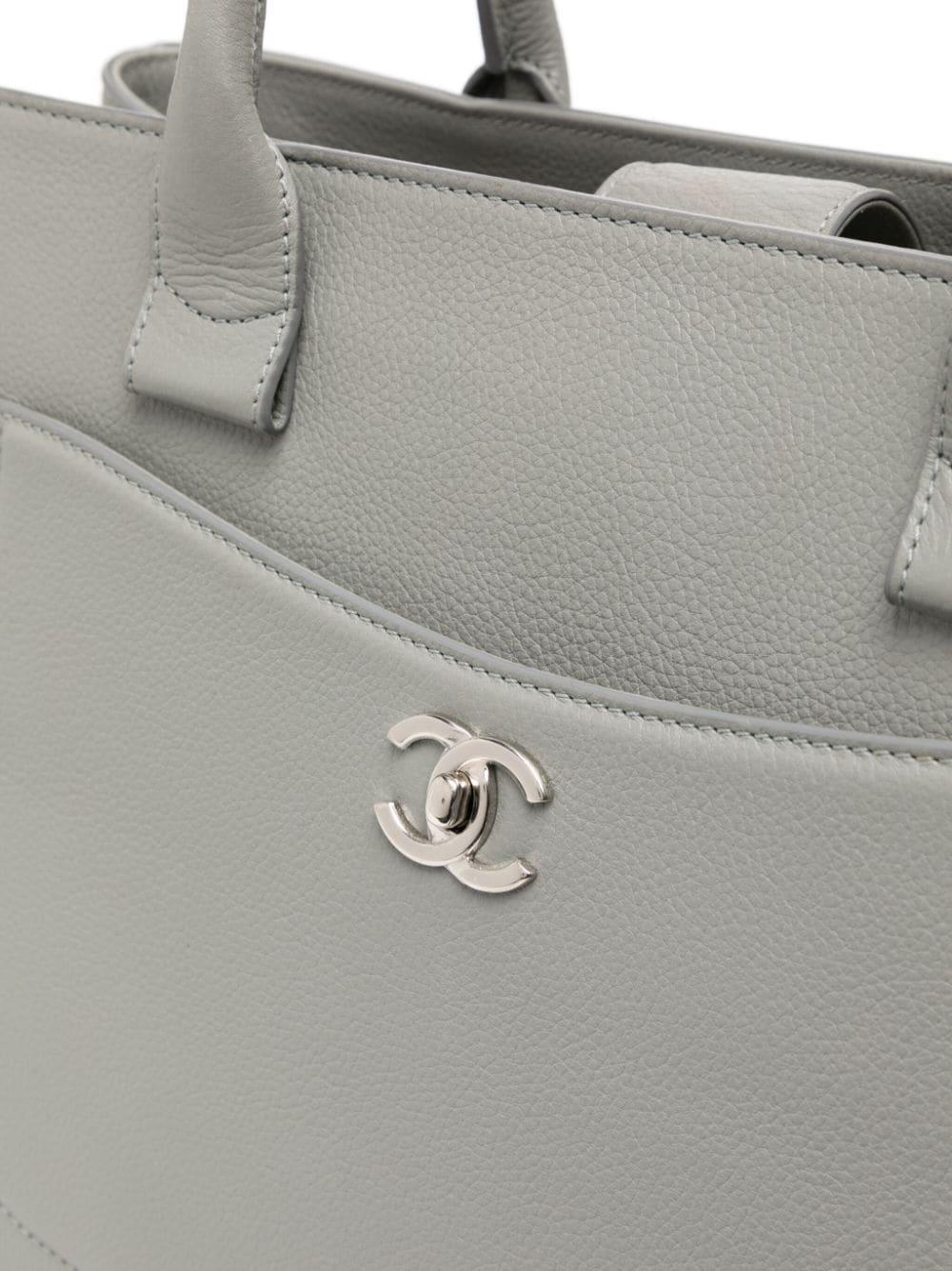 Chanel Large CC Turn-lock Tote Bag In Excellent Condition In London, GB