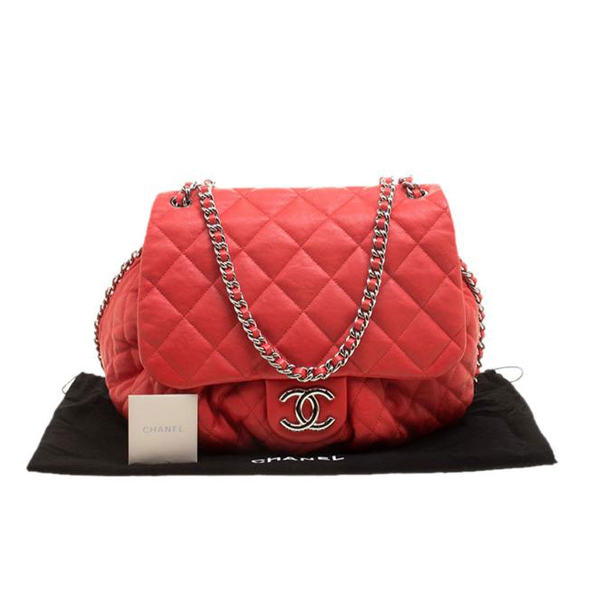 Rosso Borsa Chanel a catena grande intorno all'edizione limitata in pelle di vitello rossa incontaminata con pattina