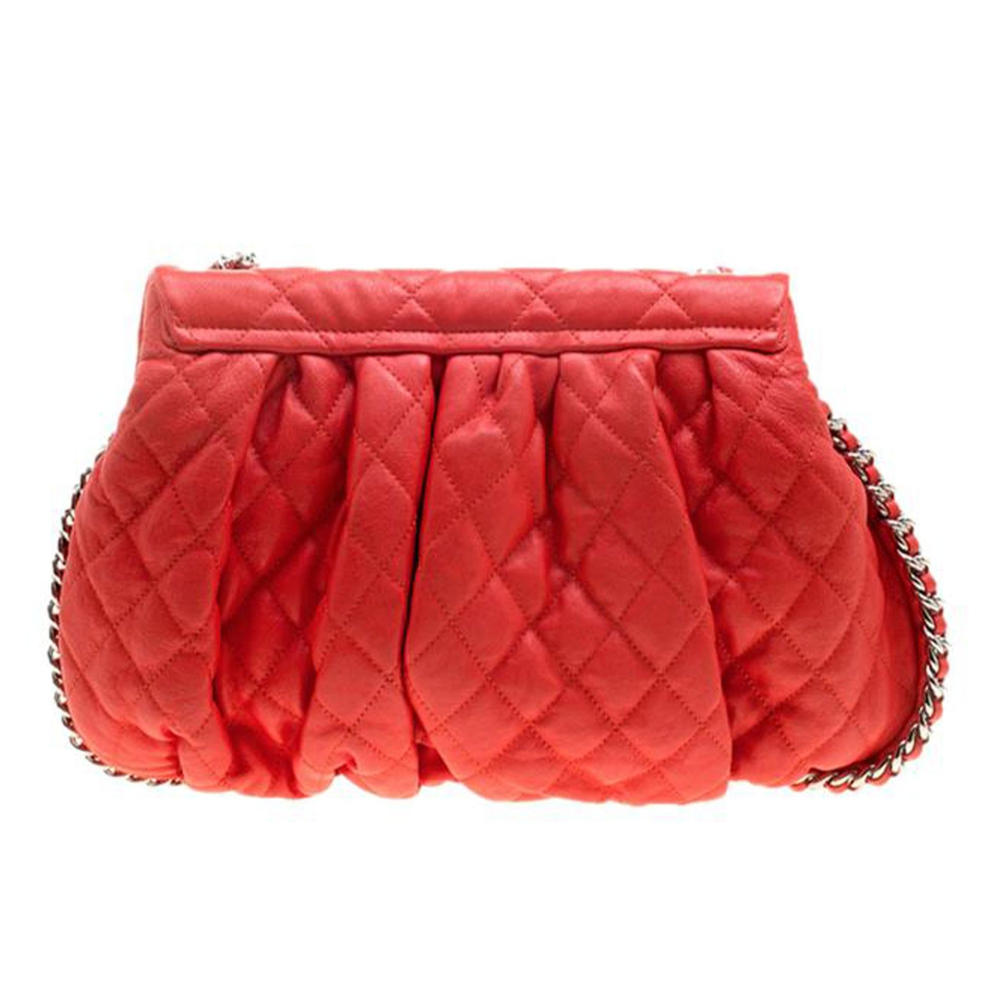 Borsa Chanel a catena grande intorno all'edizione limitata in pelle di vitello rossa incontaminata con pattina 1
