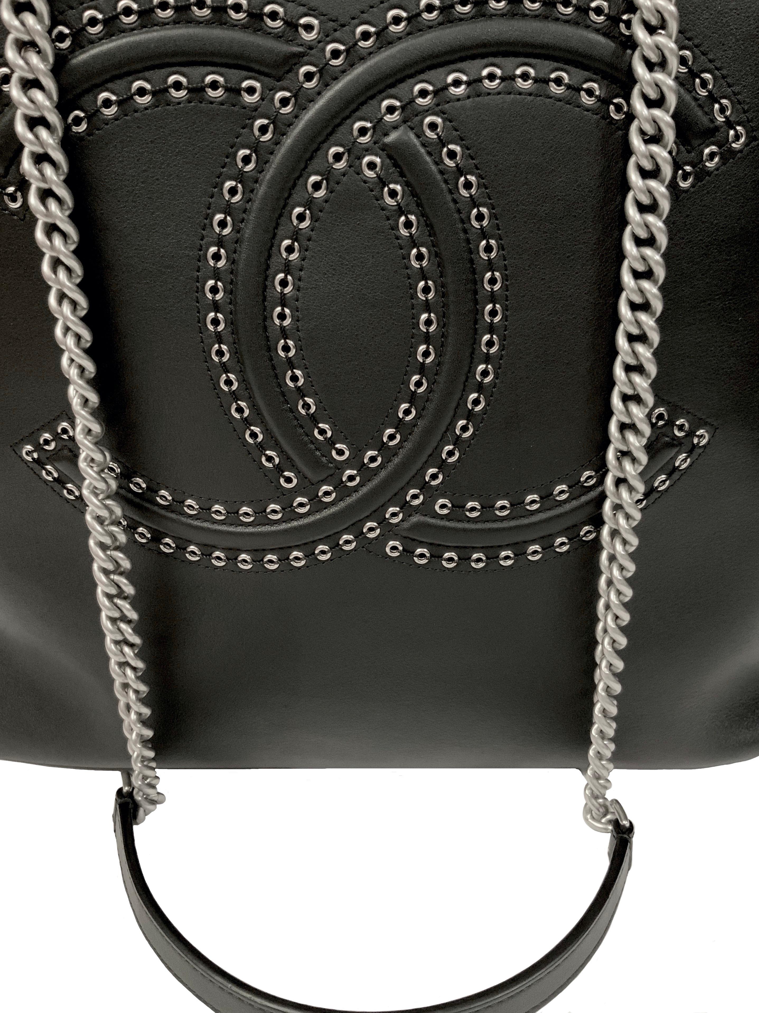 Chanel Large Coco Eyelets Black Shopping Tote In Good Condition In Geneva, CH