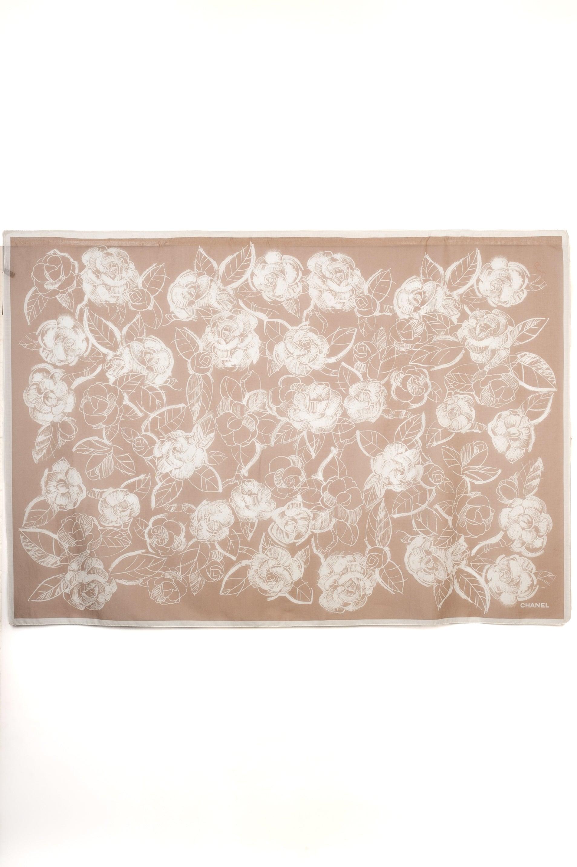 Chanel - (Made in Italy) Grande stola in cotone in stile pareo con stampa di camelie.

Informazioni aggiuntive:
Condizioni: Ottime condizioni
Dimensioni: 150 cm x 110 cm

Riferimento del venditore: FFC26
