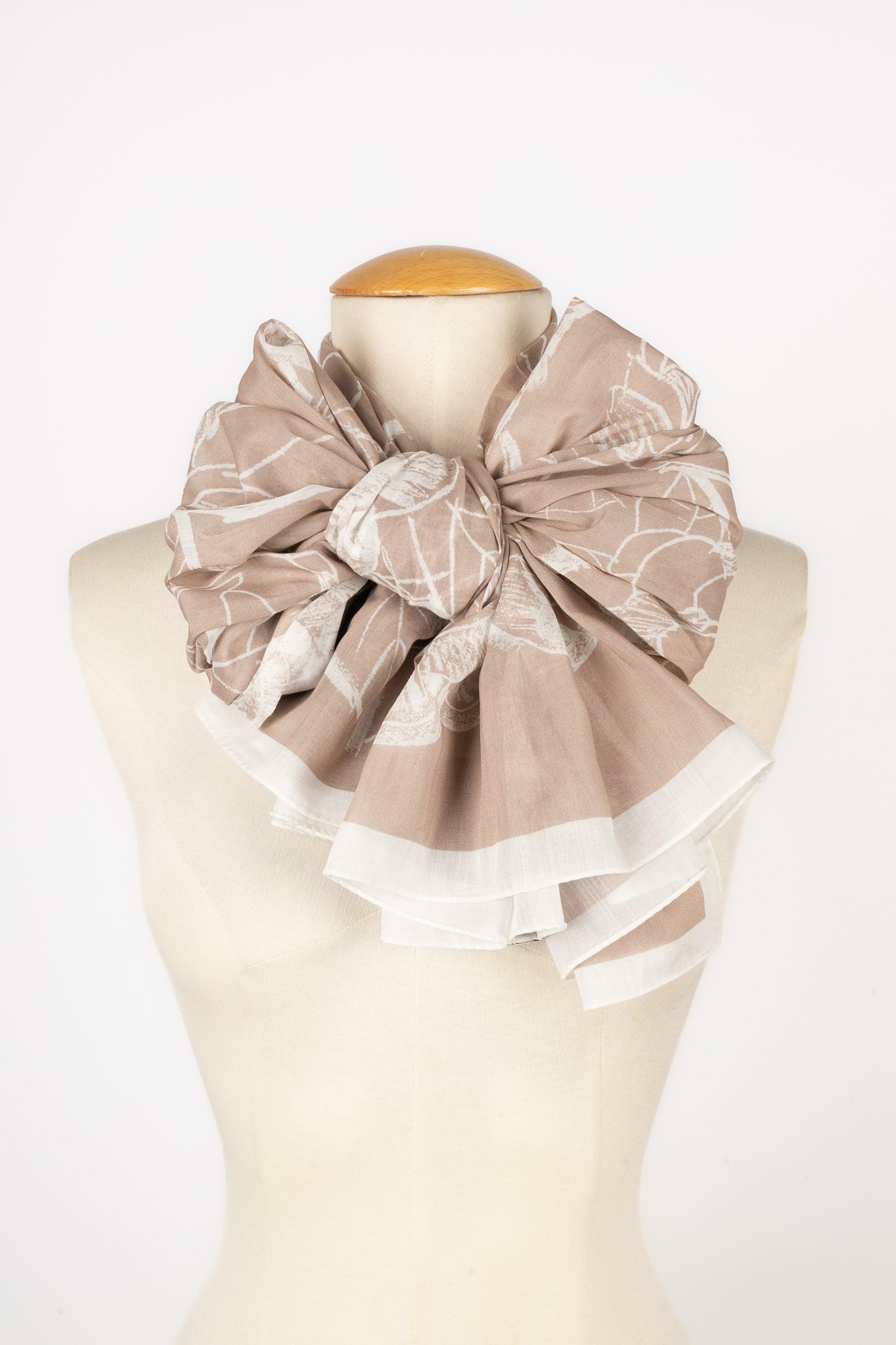 Beige Stola stile Pareo di Chanel in cotone di grandi dimensioni in vendita