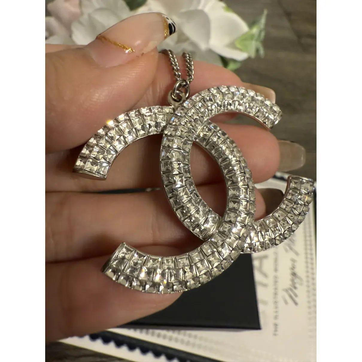 Collana Chanel con ciondolo grande in cristallo CC In condizioni buone in vendita a Bellevue, WA