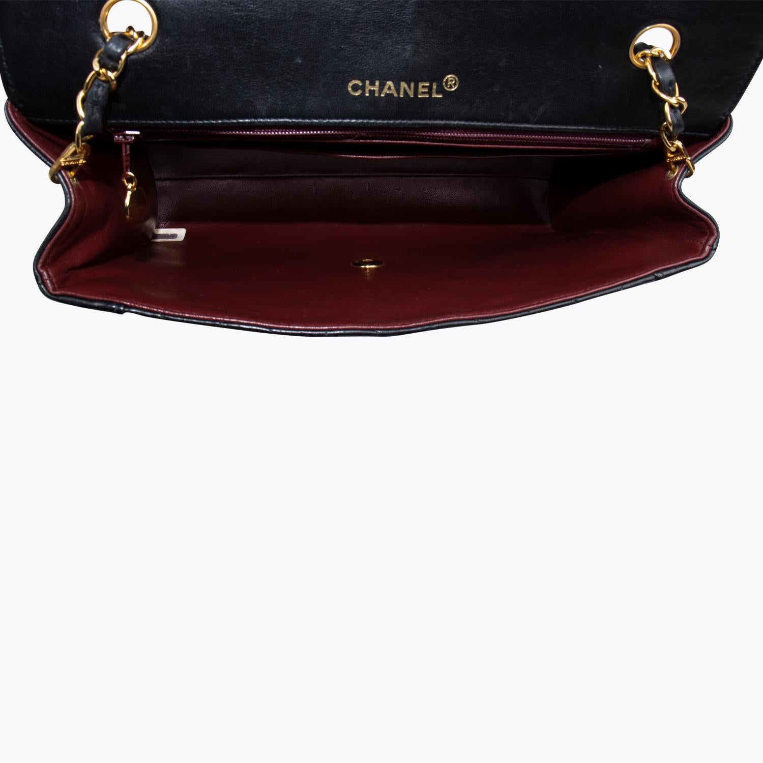 Chanel Large Diana Flap Bag In Good Condition In Sundbyberg, SE