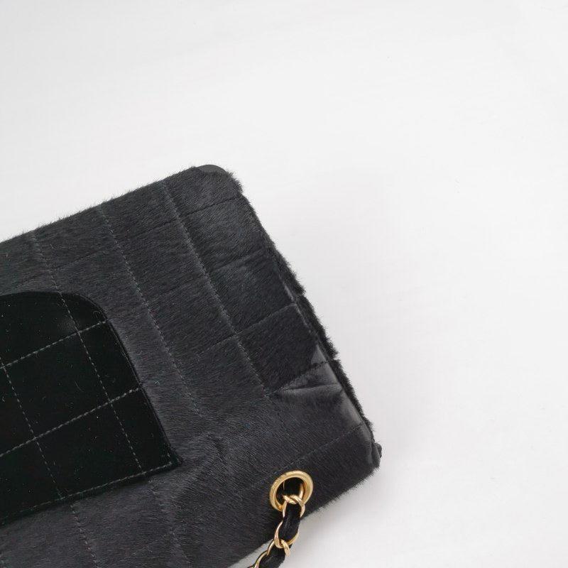 Chanel Borsa a spalla grande East West Rara in pelle nera e pelle di vitello stile cavallino in vendita 6