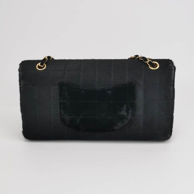 Chanel Borsa a spalla grande East West Rara in pelle nera e pelle di vitello stile cavallino In condizioni buone in vendita a AUBERVILLIERS, FR