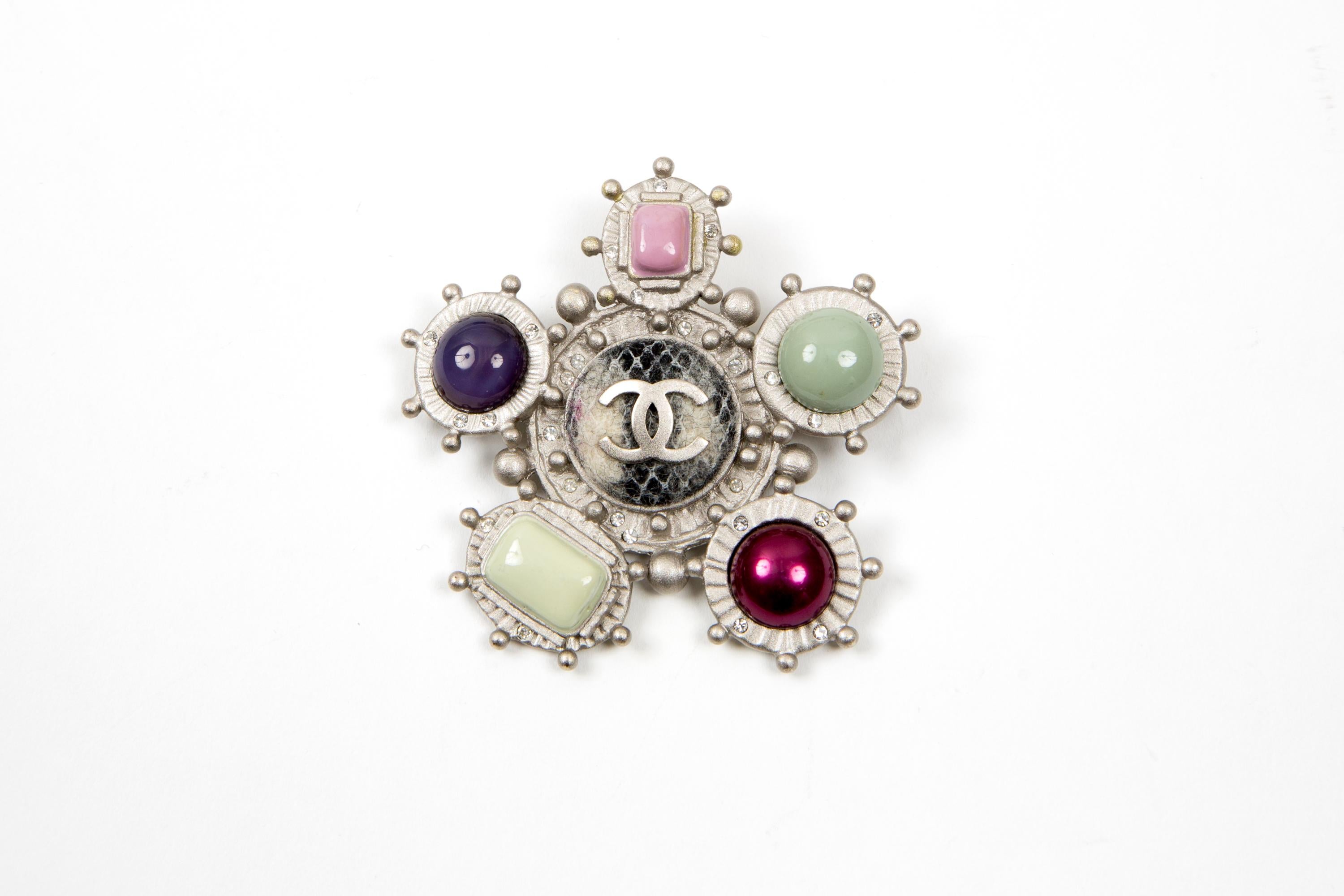 Chanel Broche grande CC embellecido en venta 2