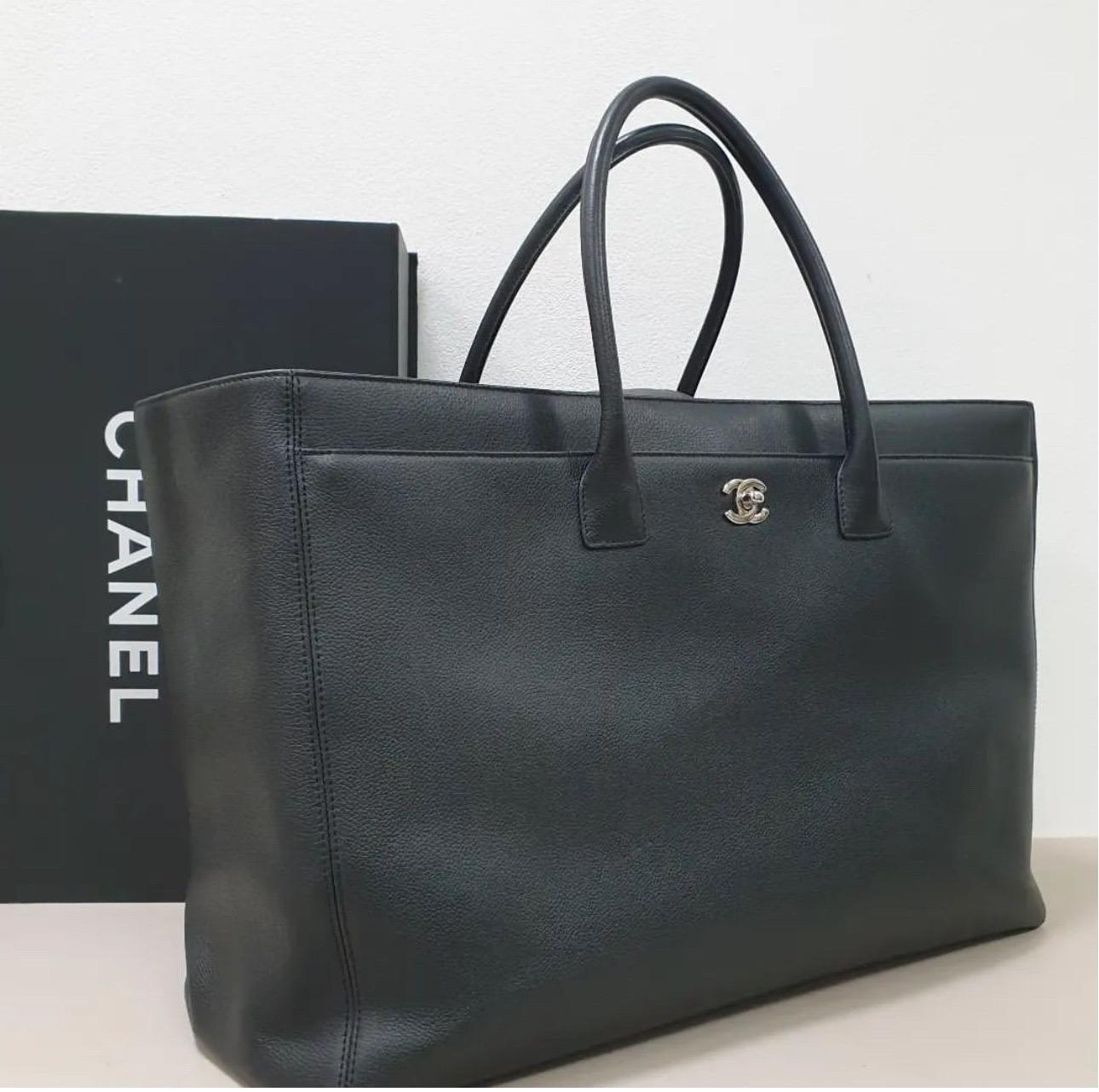 Chanel  Große Executive Cerf-Tasche im Zustand „Gut“ in Krakow, PL