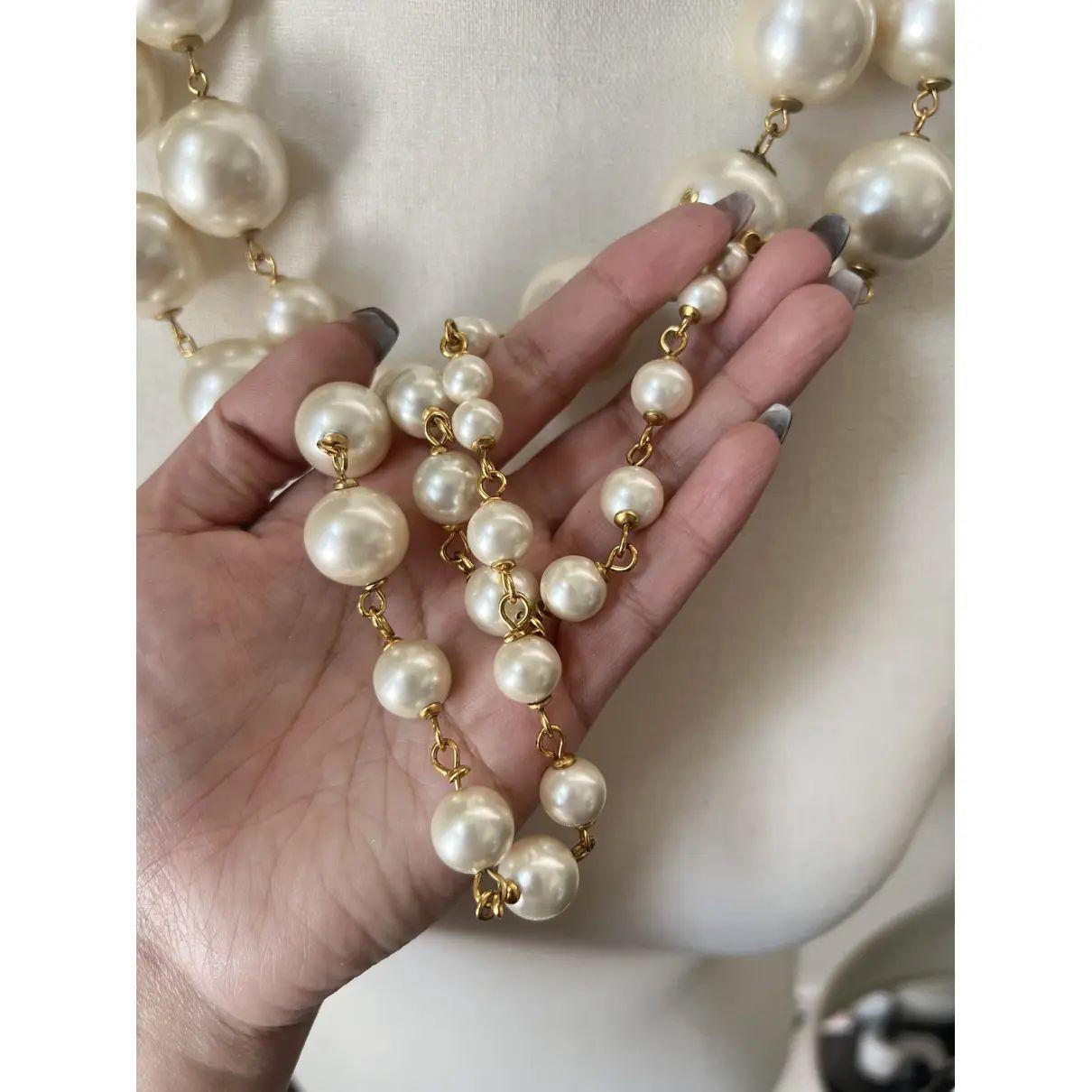 Chanel - Collana lunga con logo CC con perle finte grandi in vendita 6