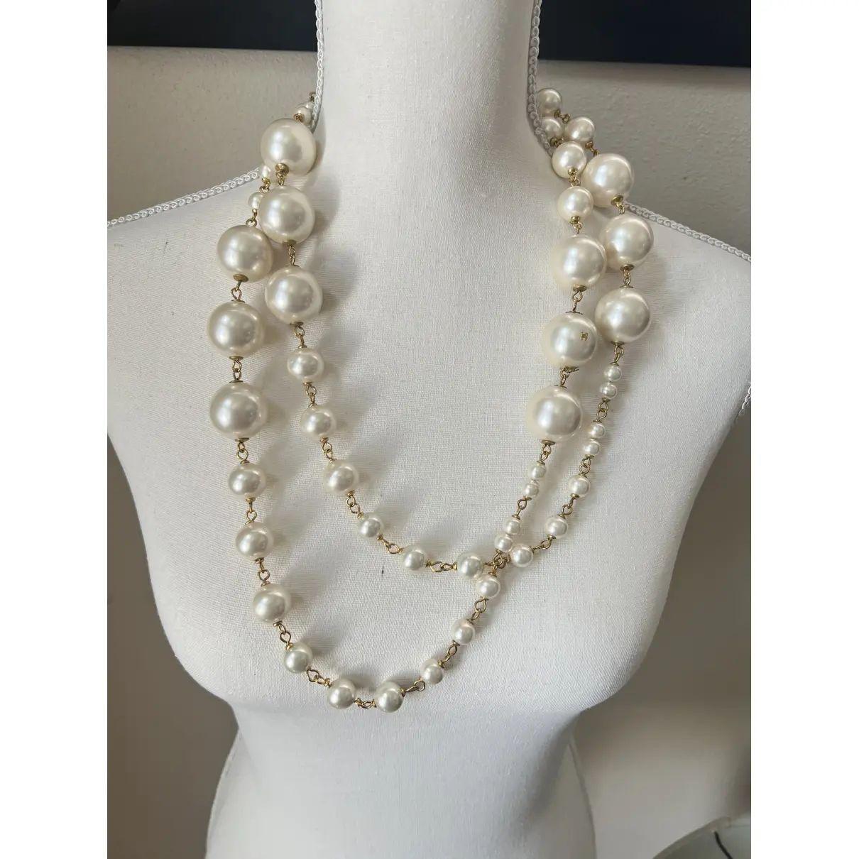 DETTAGLI:
Marchio di garanzia: CHANEL
Prodotto in Francia
Collection'S del 2001
La collana è in buone condizioni e presenta un'usura minima.
Misure approssimative: 28 pollici di altezza, che possono essere raddoppiati per renderli più corti.
Viene