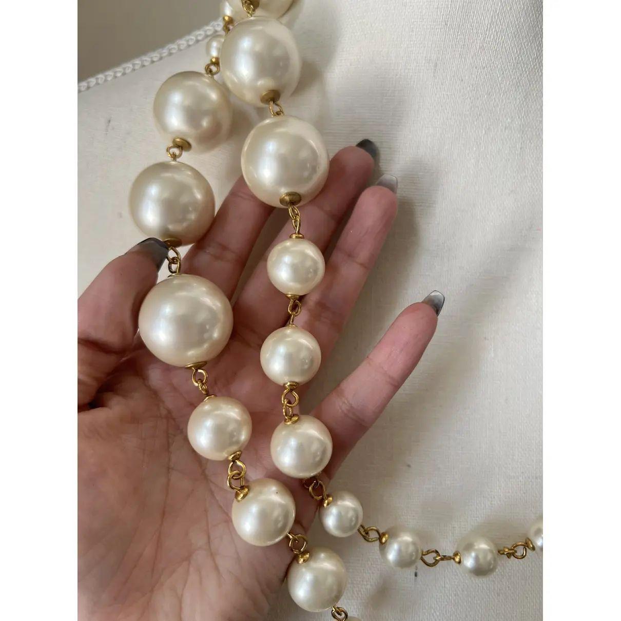 Chanel - Collana lunga con logo CC con perle finte grandi in vendita 1