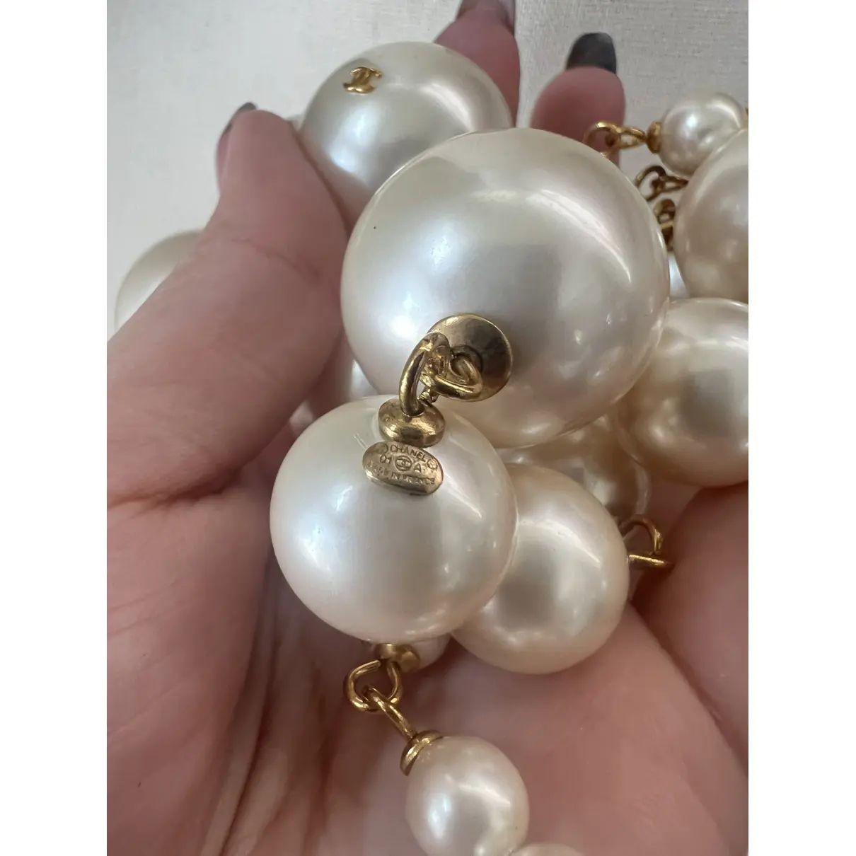 Chanel - Collana lunga con logo CC con perle finte grandi in vendita 4