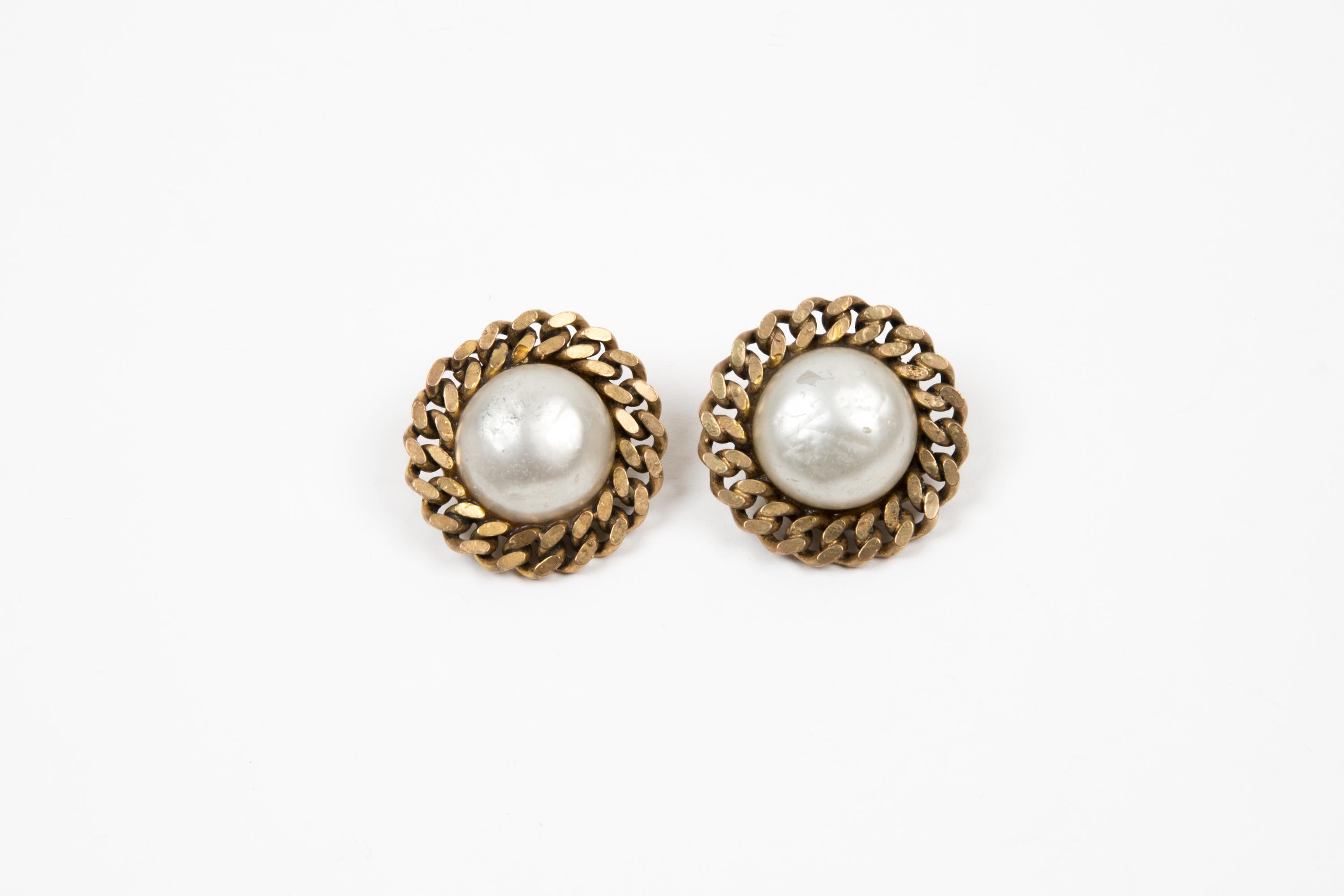 Chanel Large Faux Pearls and Gold Tone Clip On Earrings In Good Condition For Sale In Paris, FR