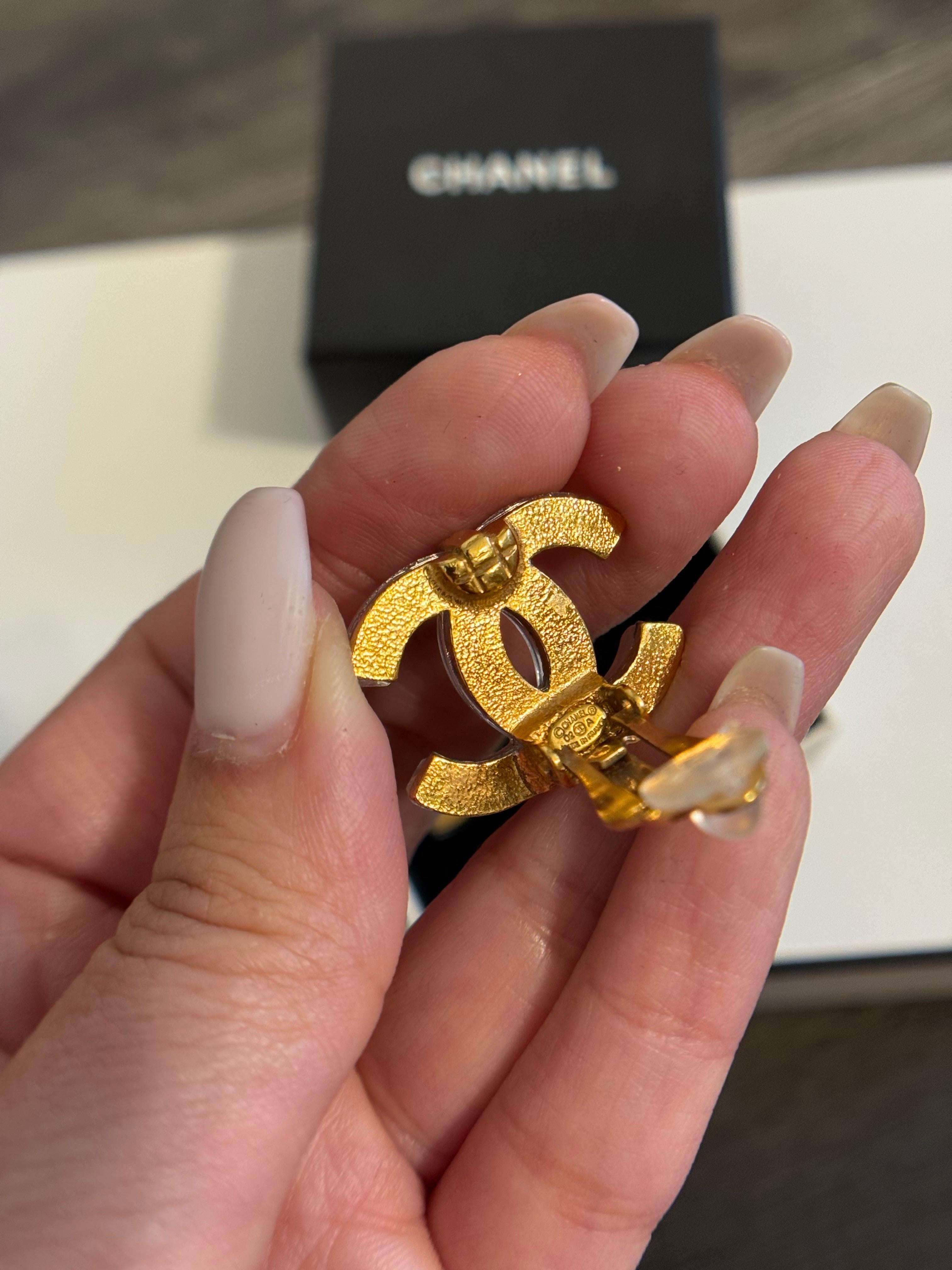 CHANEL Large Gold Acrylic CC Logo Statement Clip On Earrings For Sale 6
