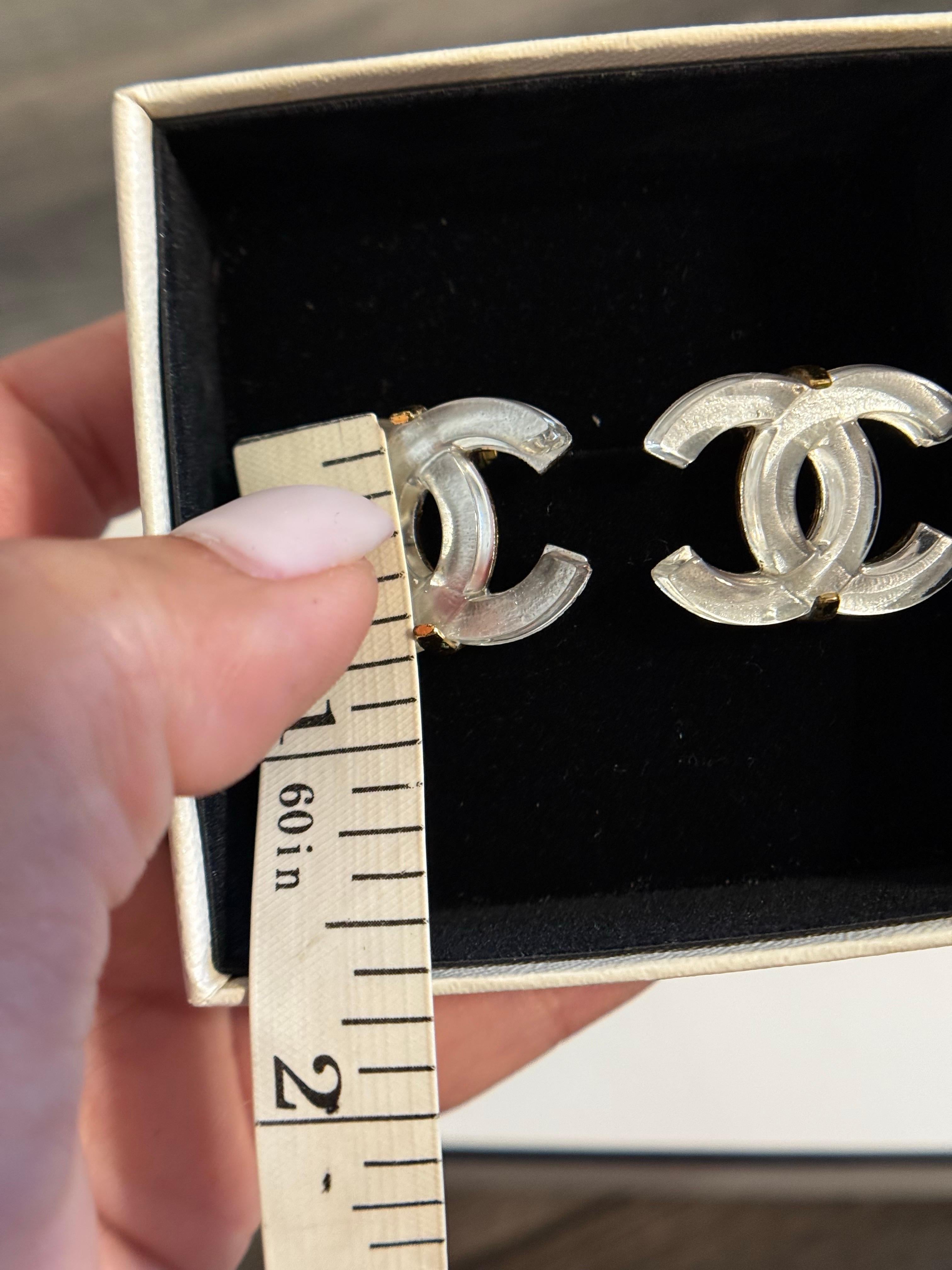 CHANEL Large Gold Acrylic CC Logo Statement Clip On Earrings For Sale 1