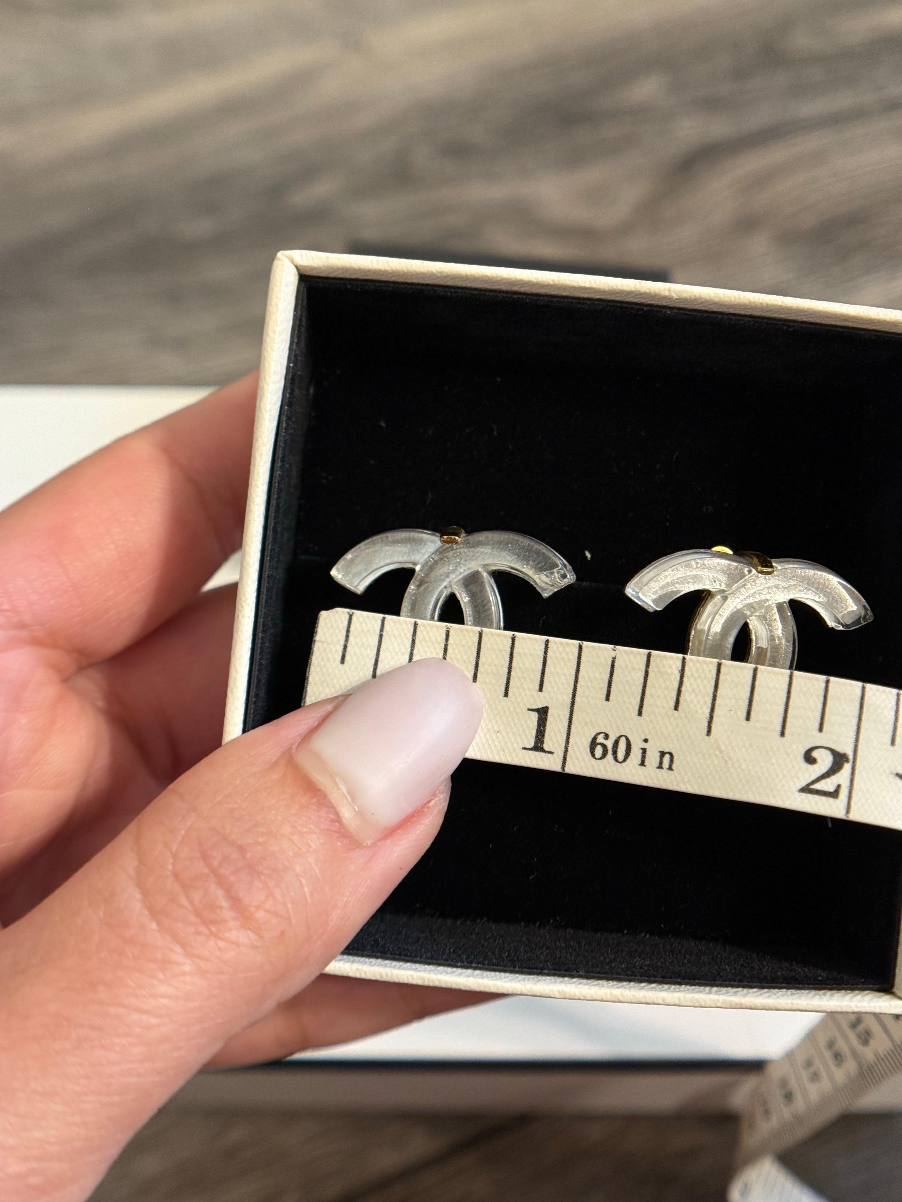 CHANEL Large Gold Acrylic CC Logo Statement Clip On Earrings For Sale 2